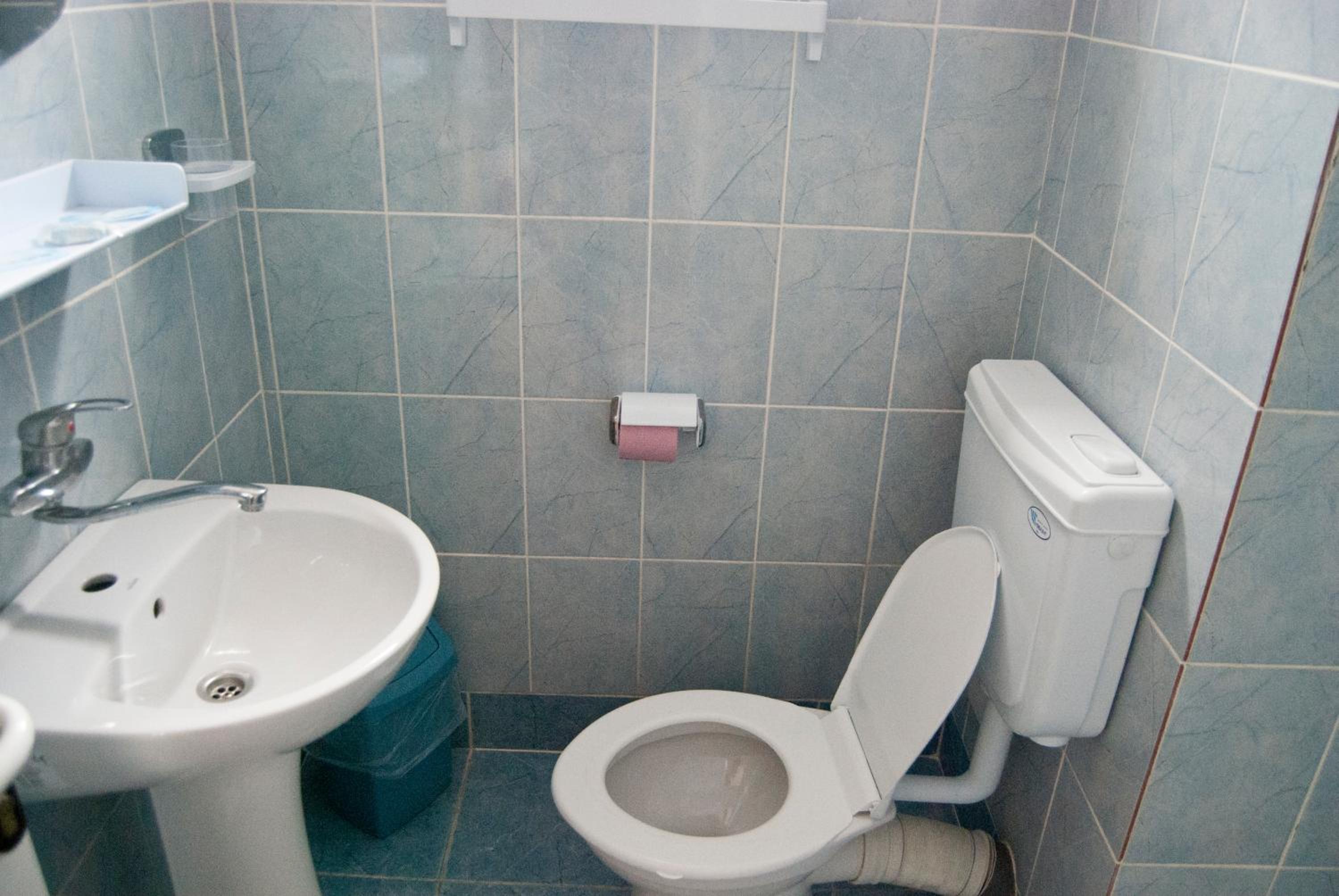 Standard Double Room - Photo 8