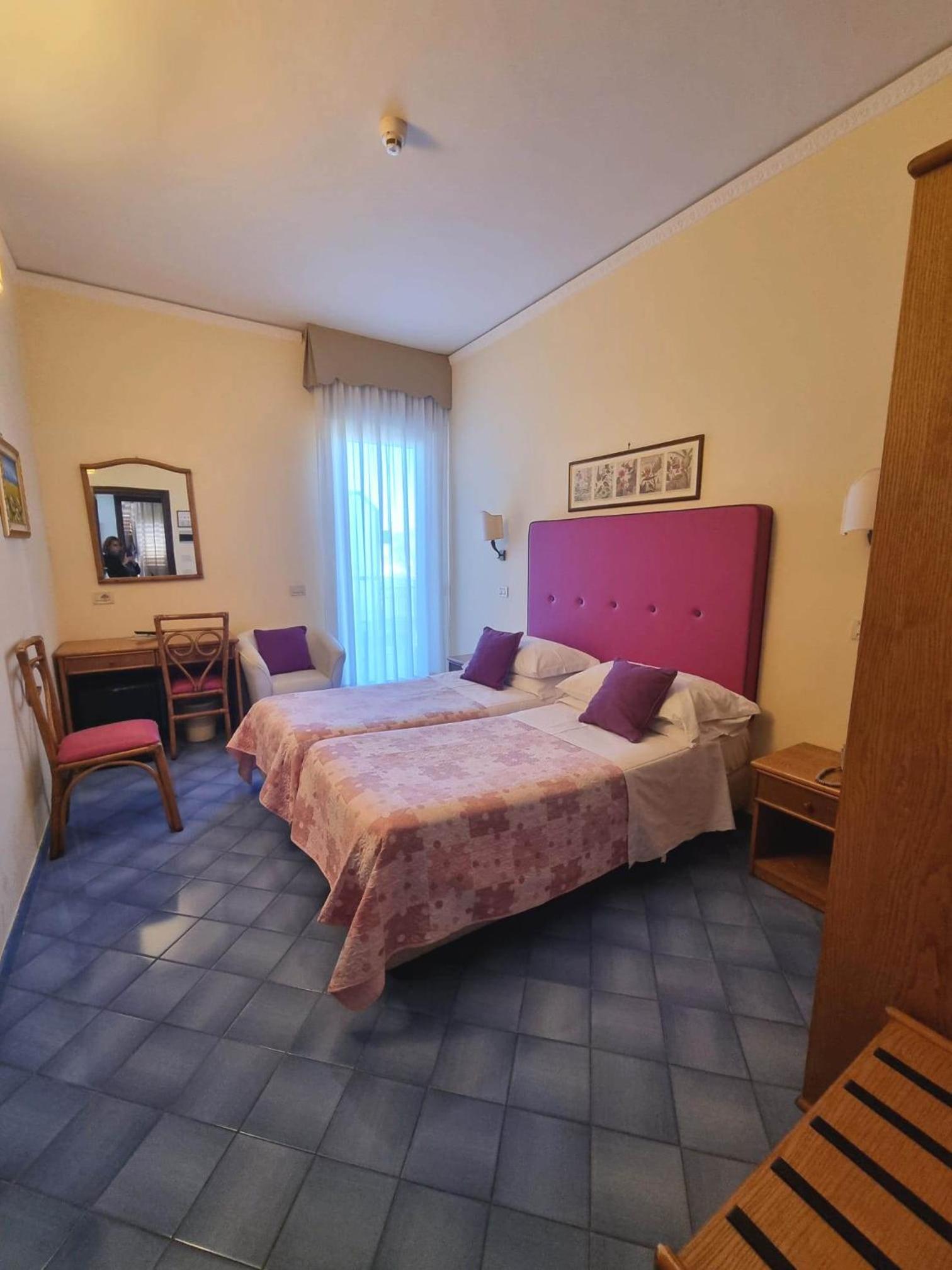 Double or Twin Room with Garden View photo 2