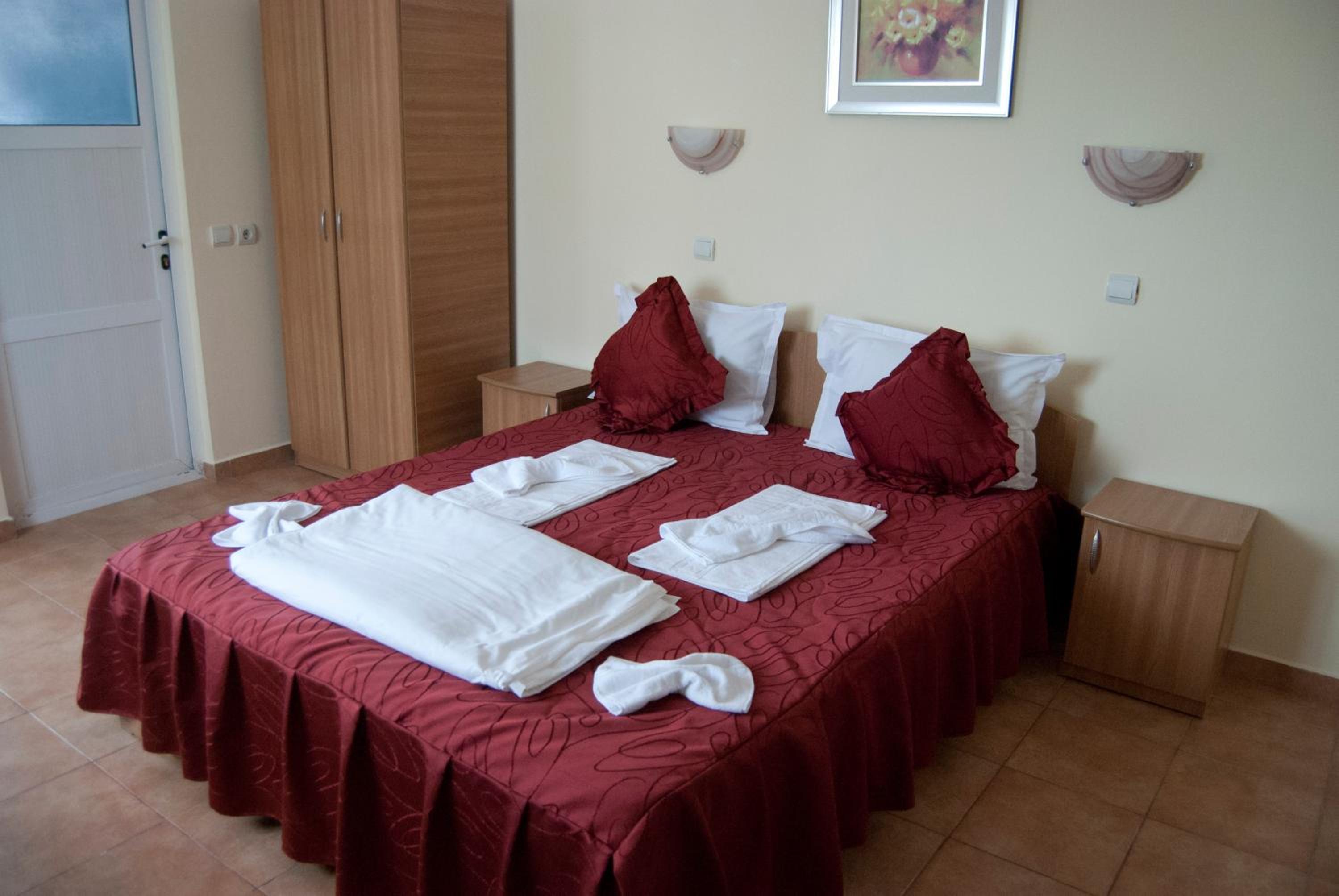 Standard Double Room - Photo 2