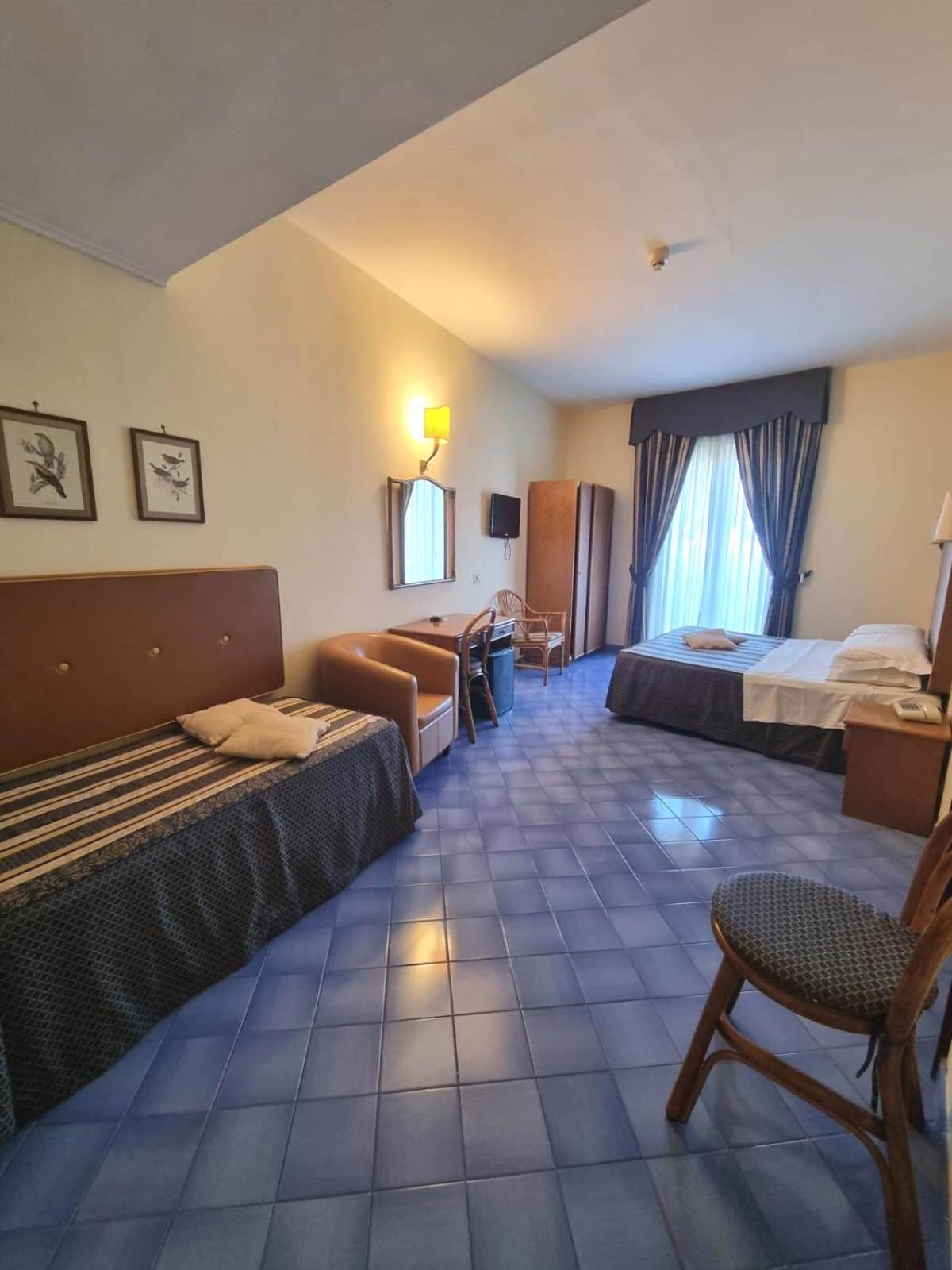 Triple Room photo 2