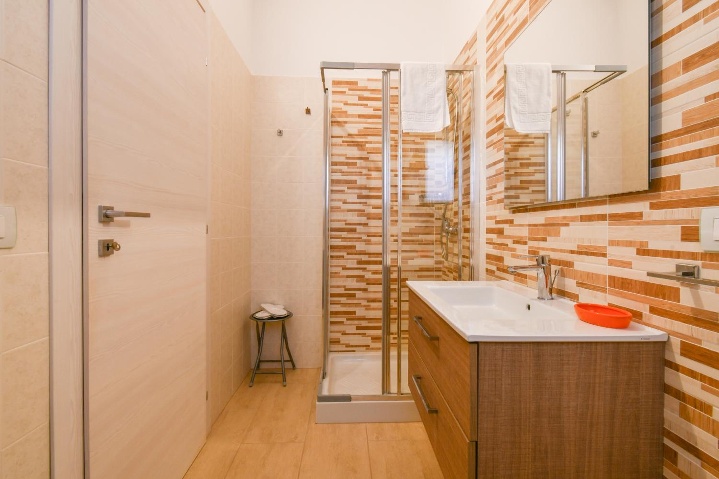 Standard Double Room - Photo 5