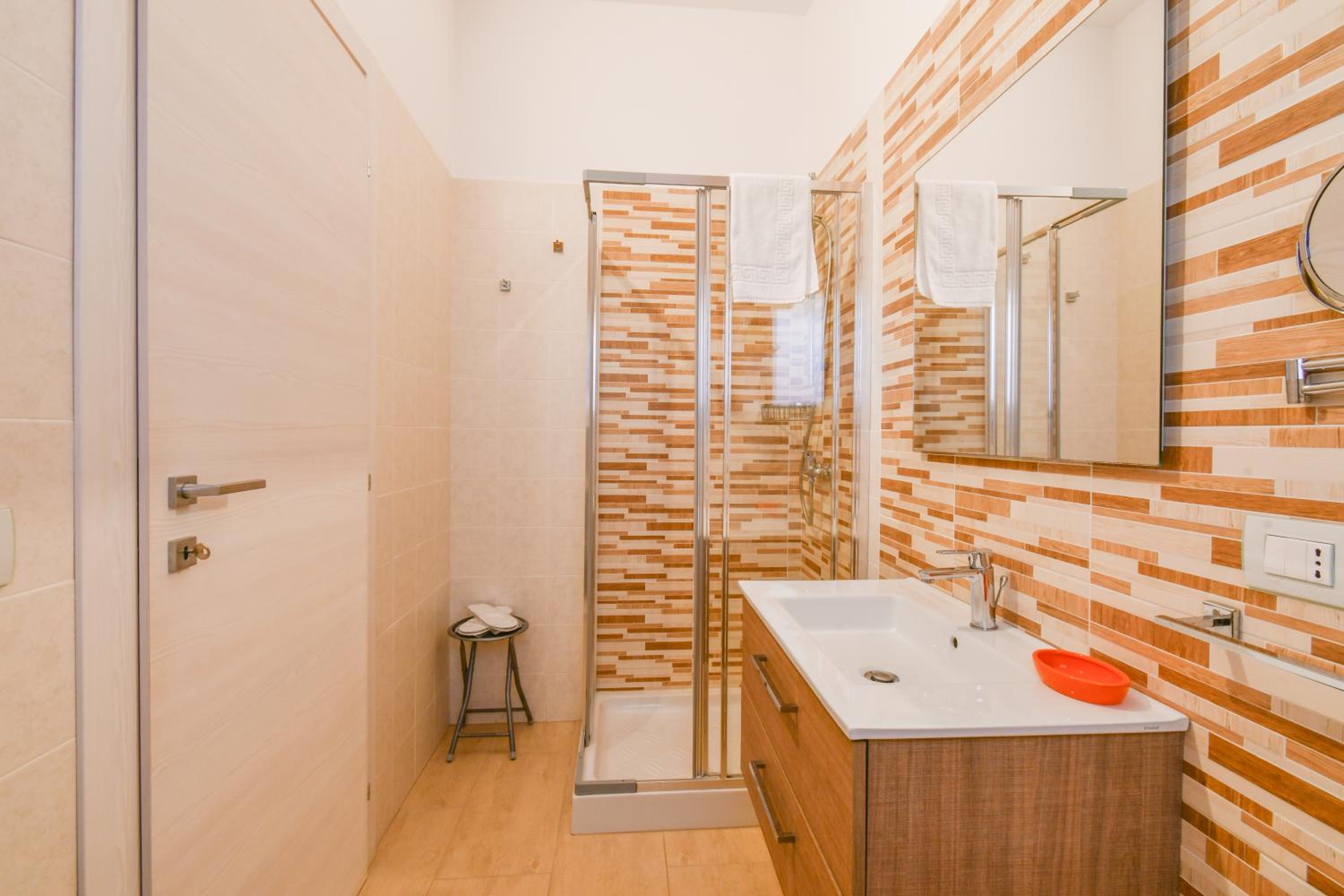 Standard Double Room - Photo 6