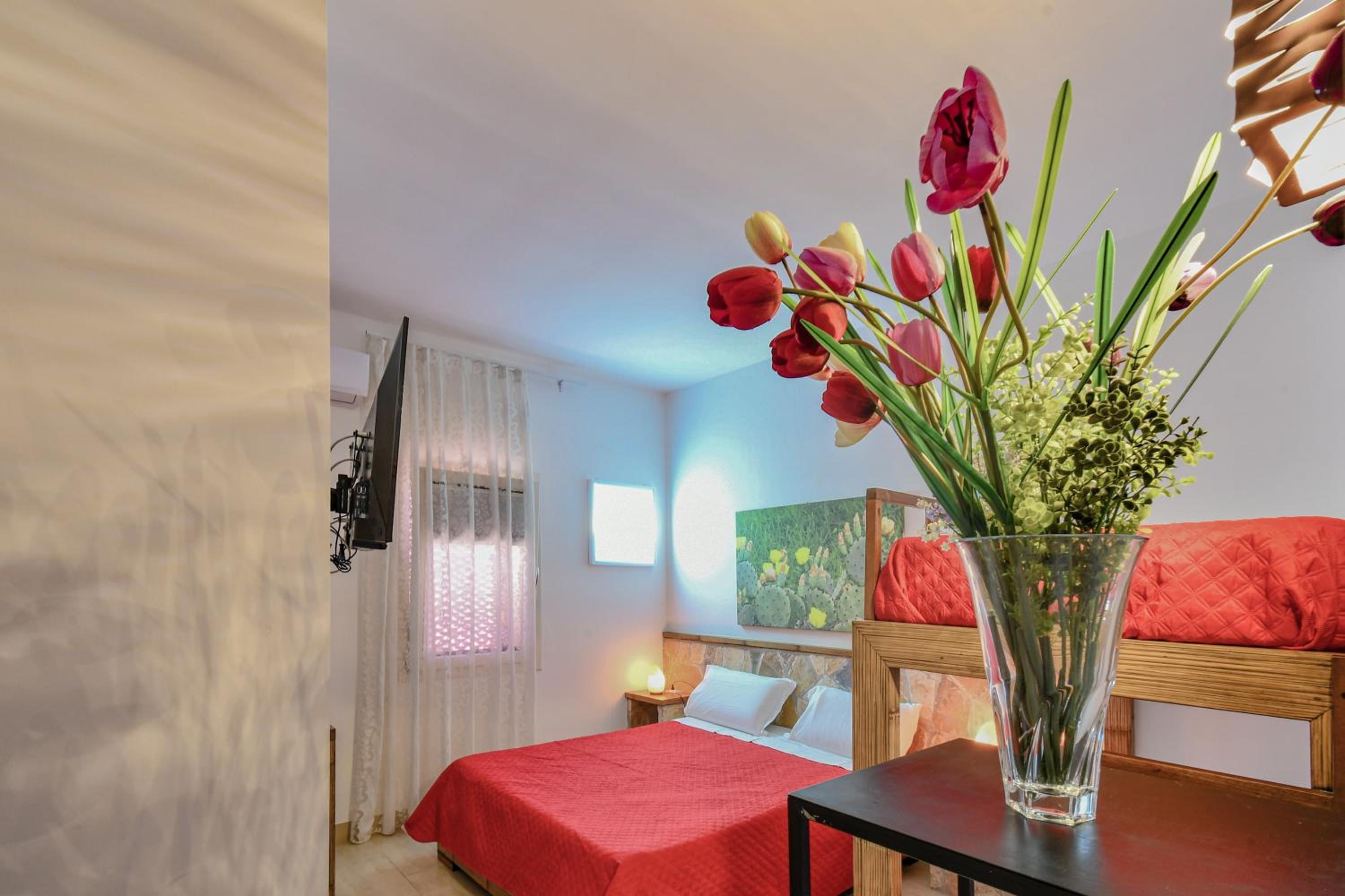 Standard Double Room - Photo 8