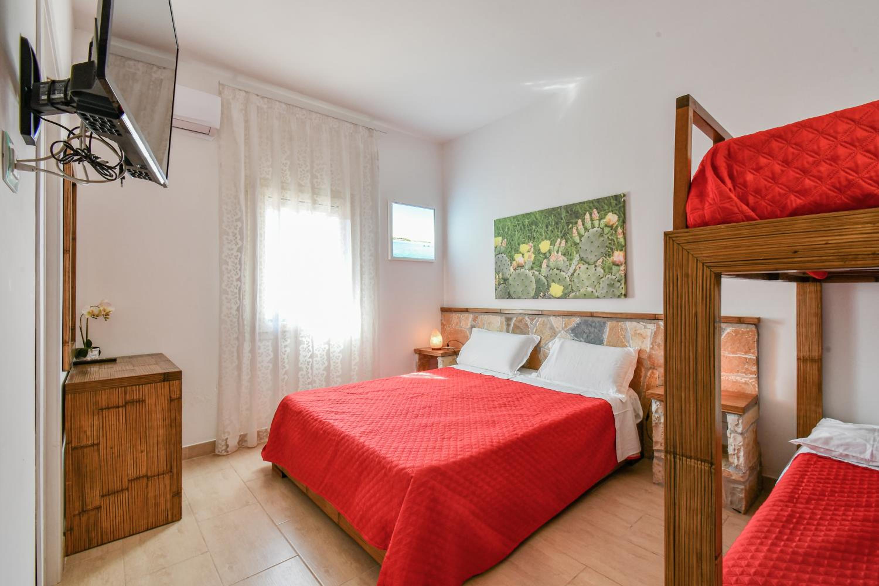 Standard Double Room - Photo 9