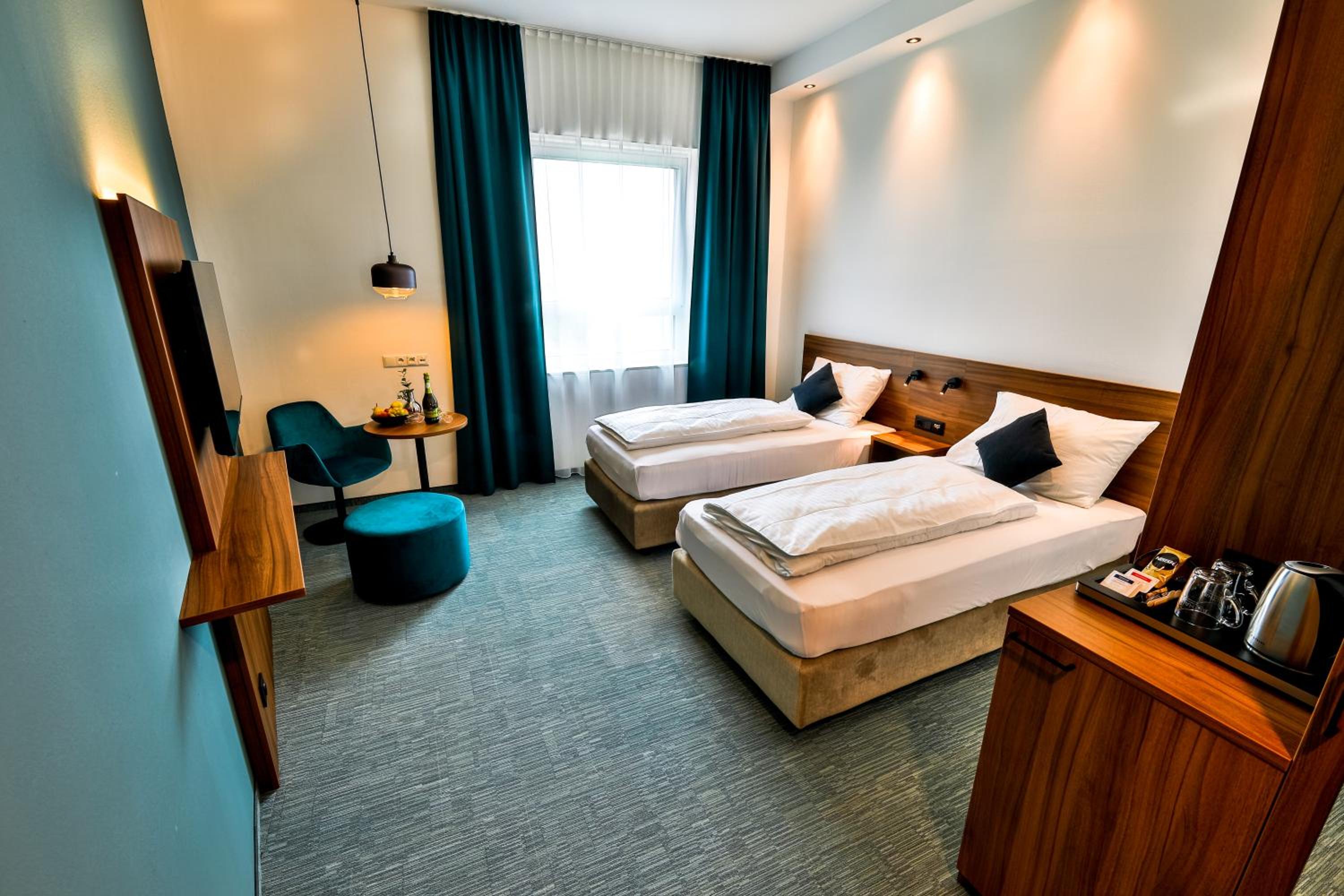 Standard Twin Room - Photo 1