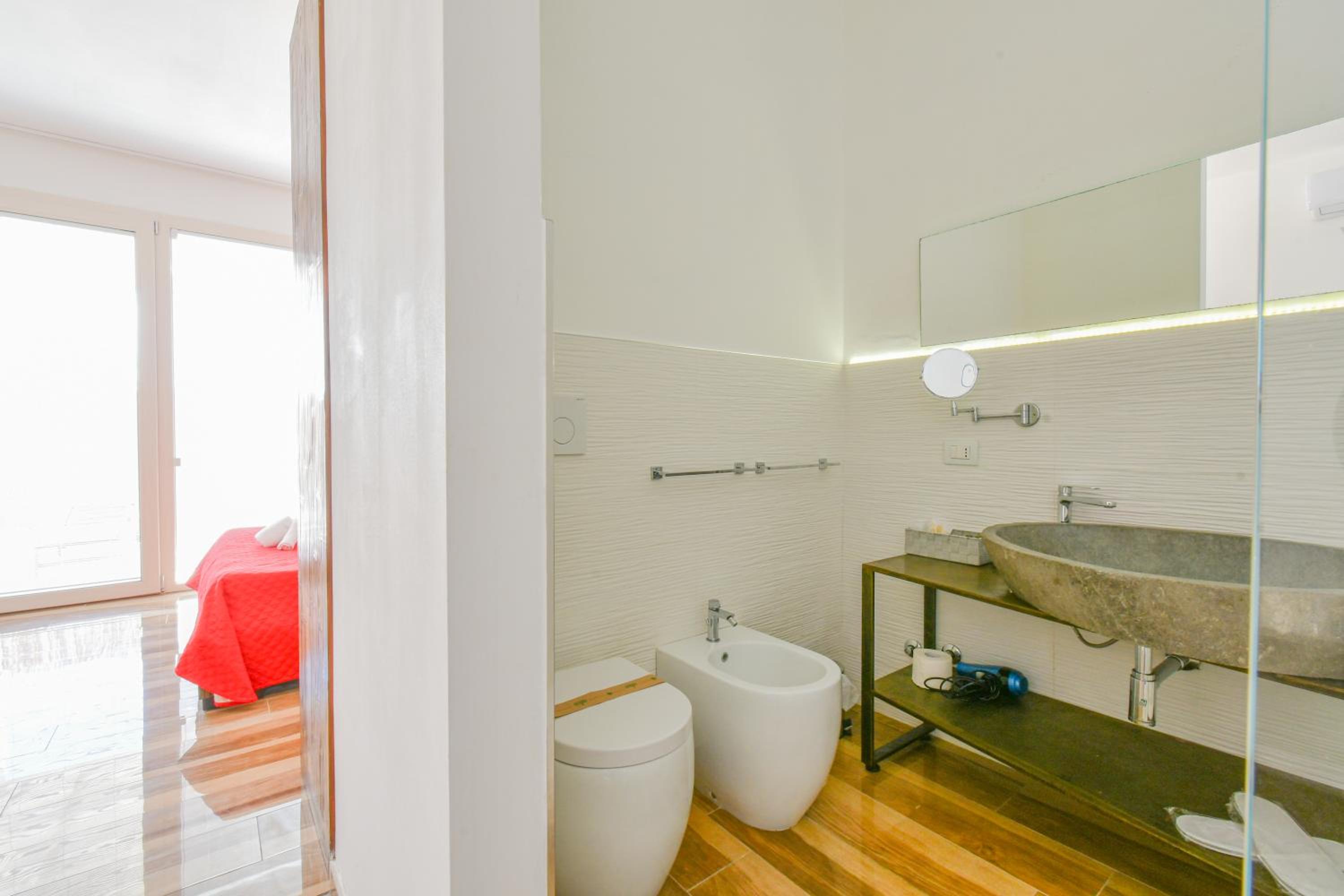Suite - Photo 7