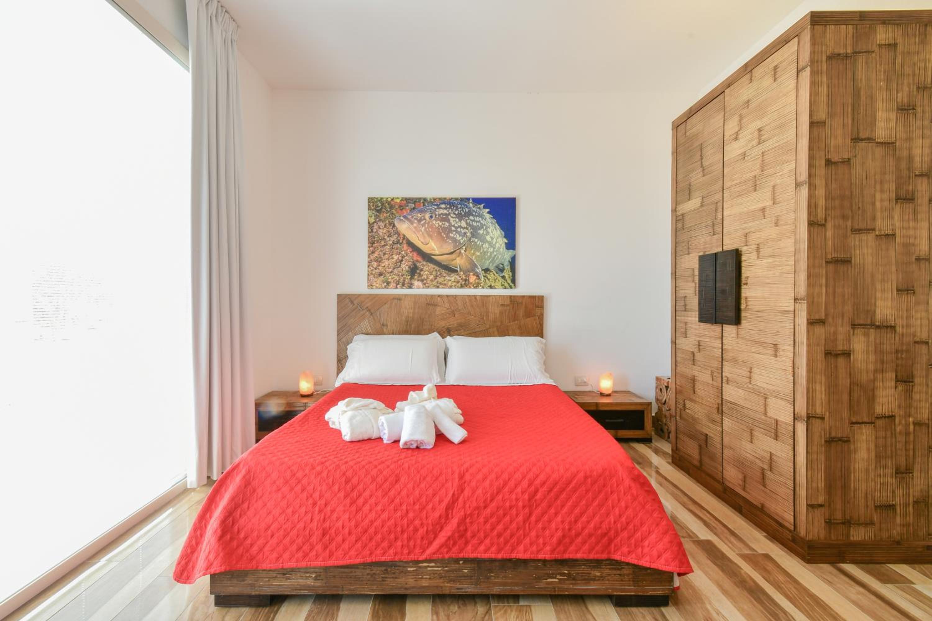 Suite - Photo 1