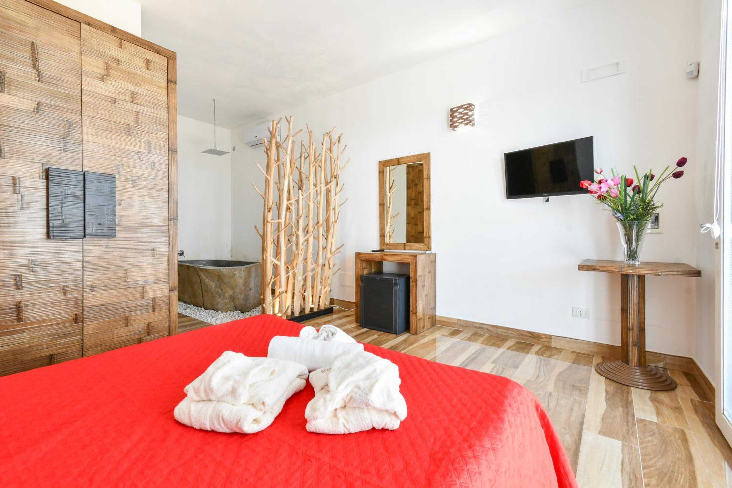 Suite - Photo 11