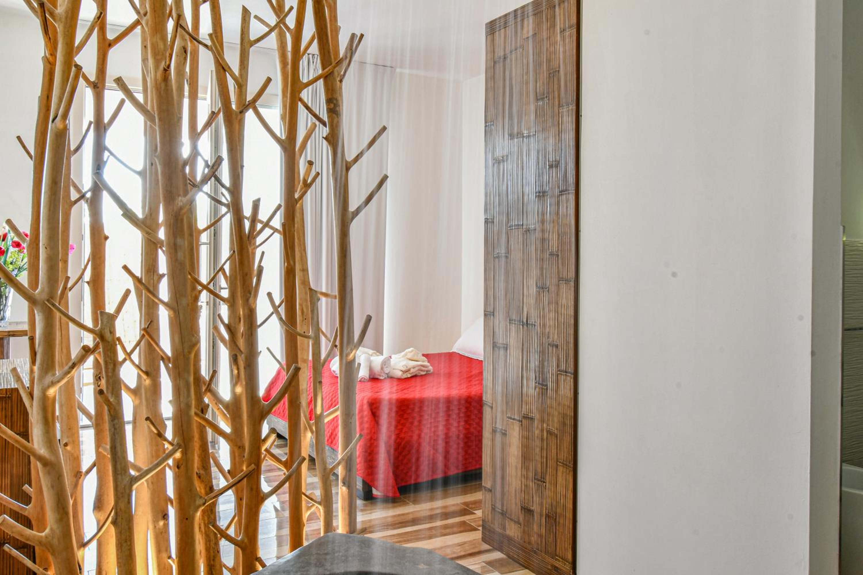 Suite - Photo 10