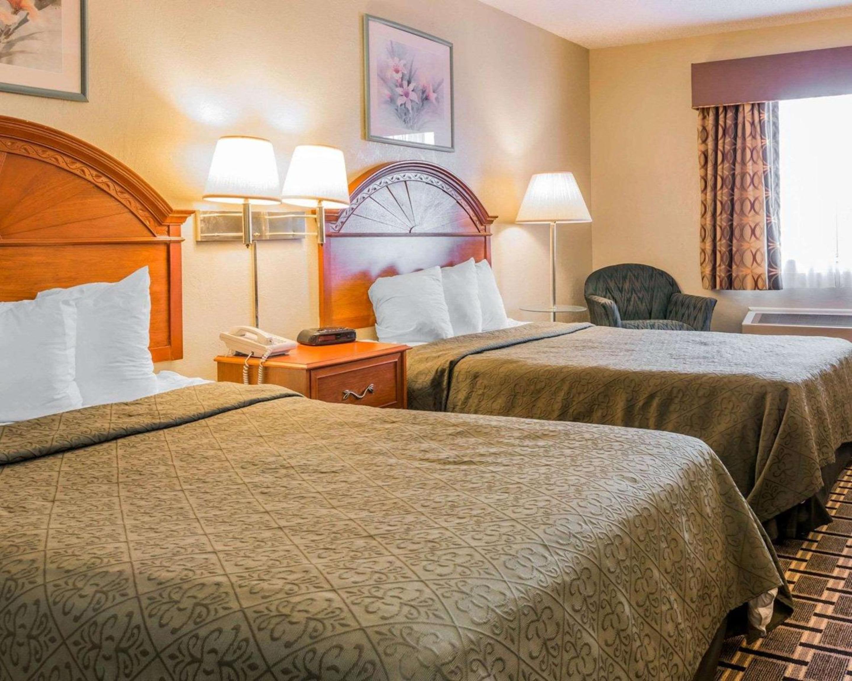 Double Room with Two Double Beds - Non-Smoking - Photo 3