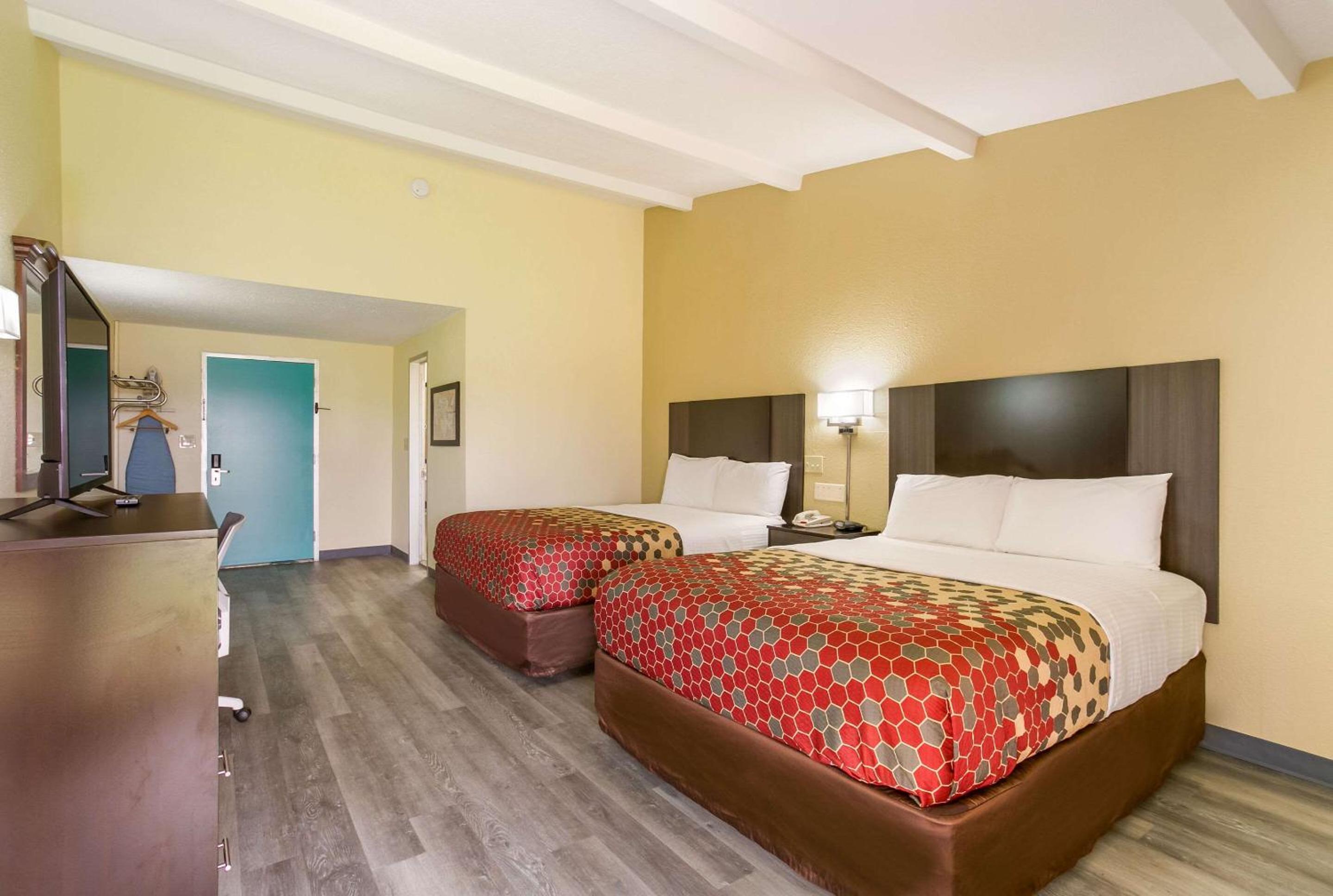 Deluxe Queen Room photo 1