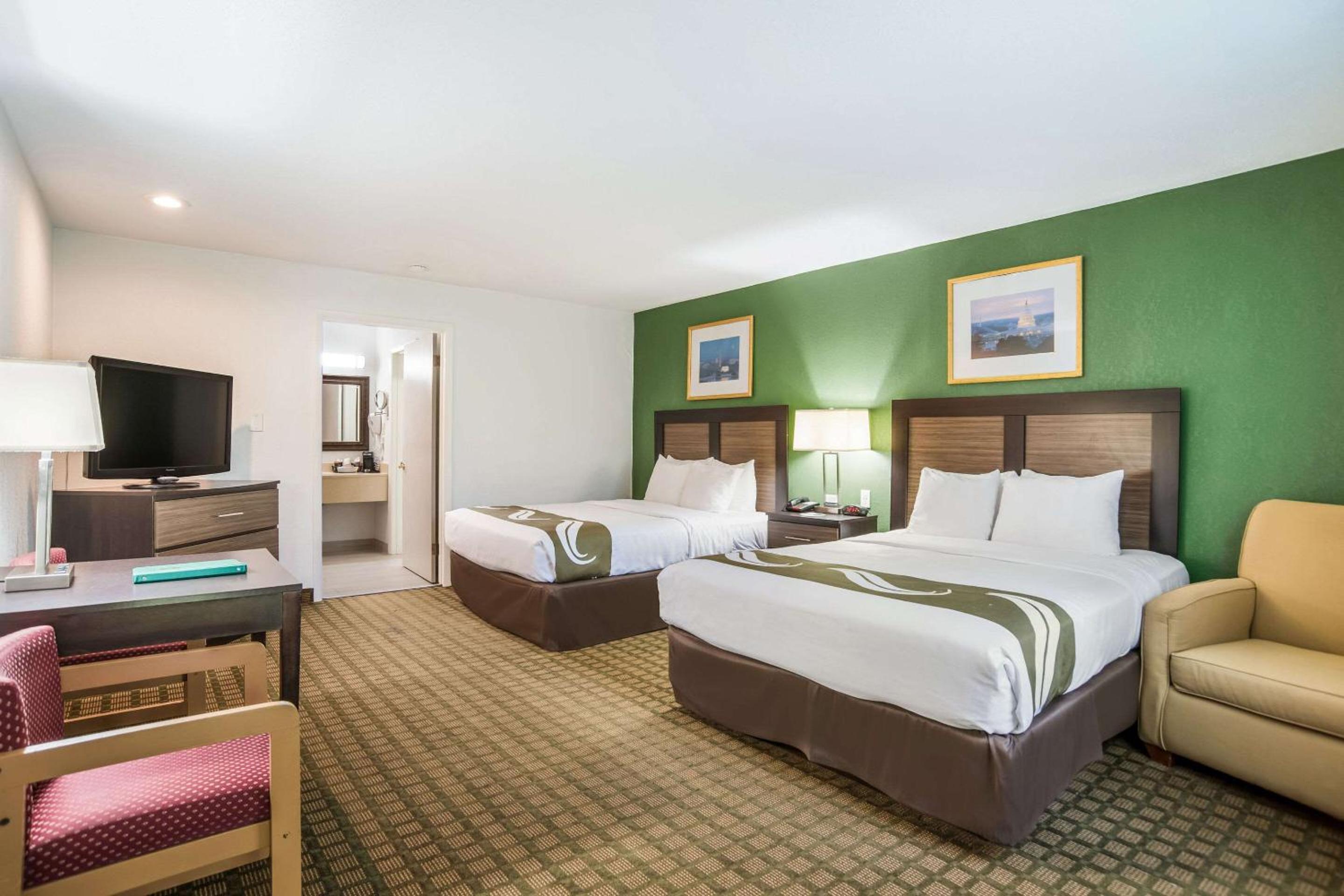 Queen Room with Two Queen Beds - Non-Smoking - Photo 1