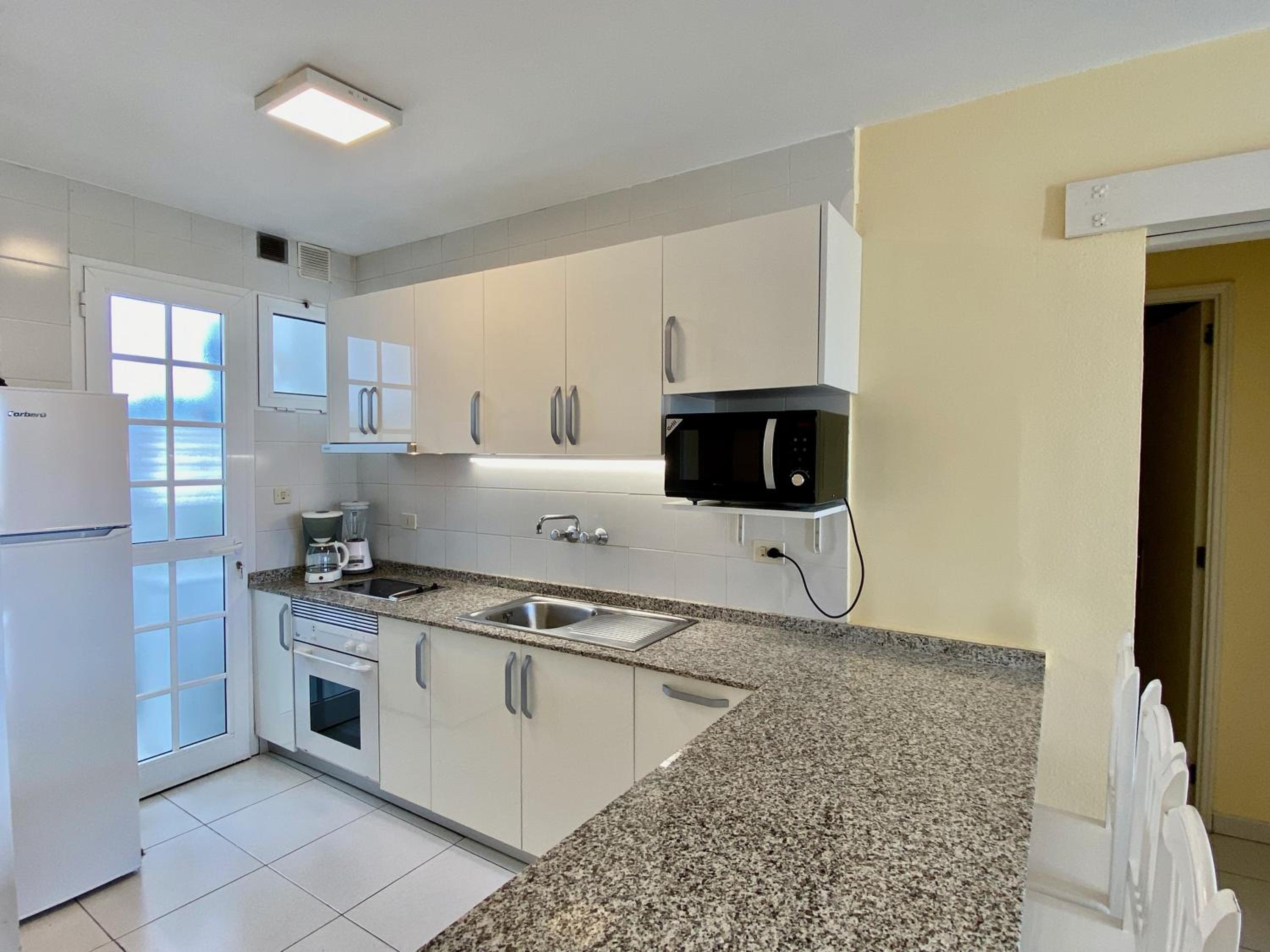 Apartment with Balcony photo 3