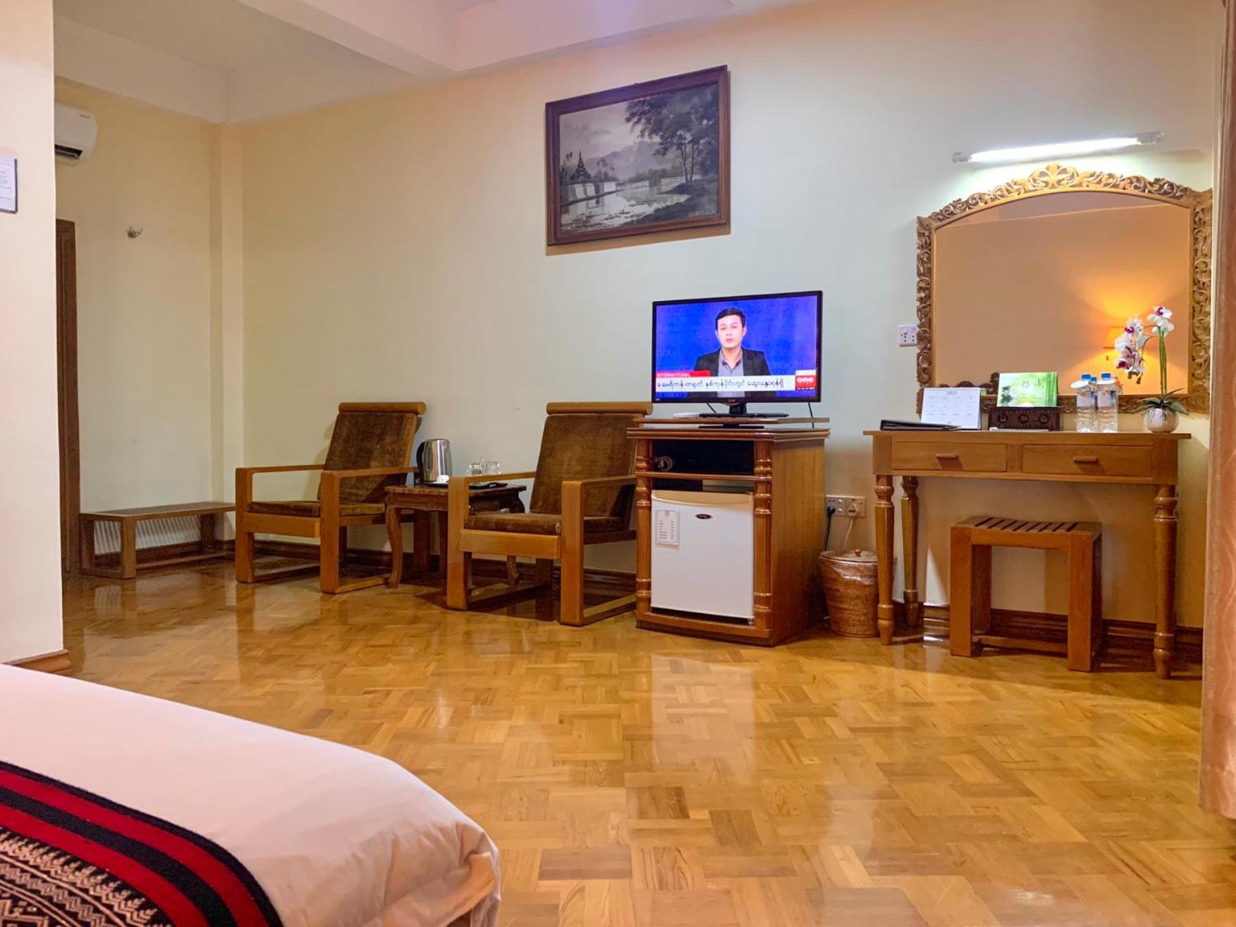 Deluxe Double or Twin Room photo 2