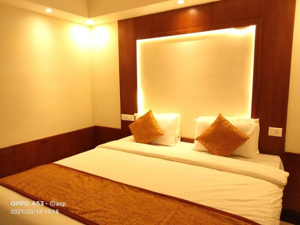 Deluxe Room - Photo 7