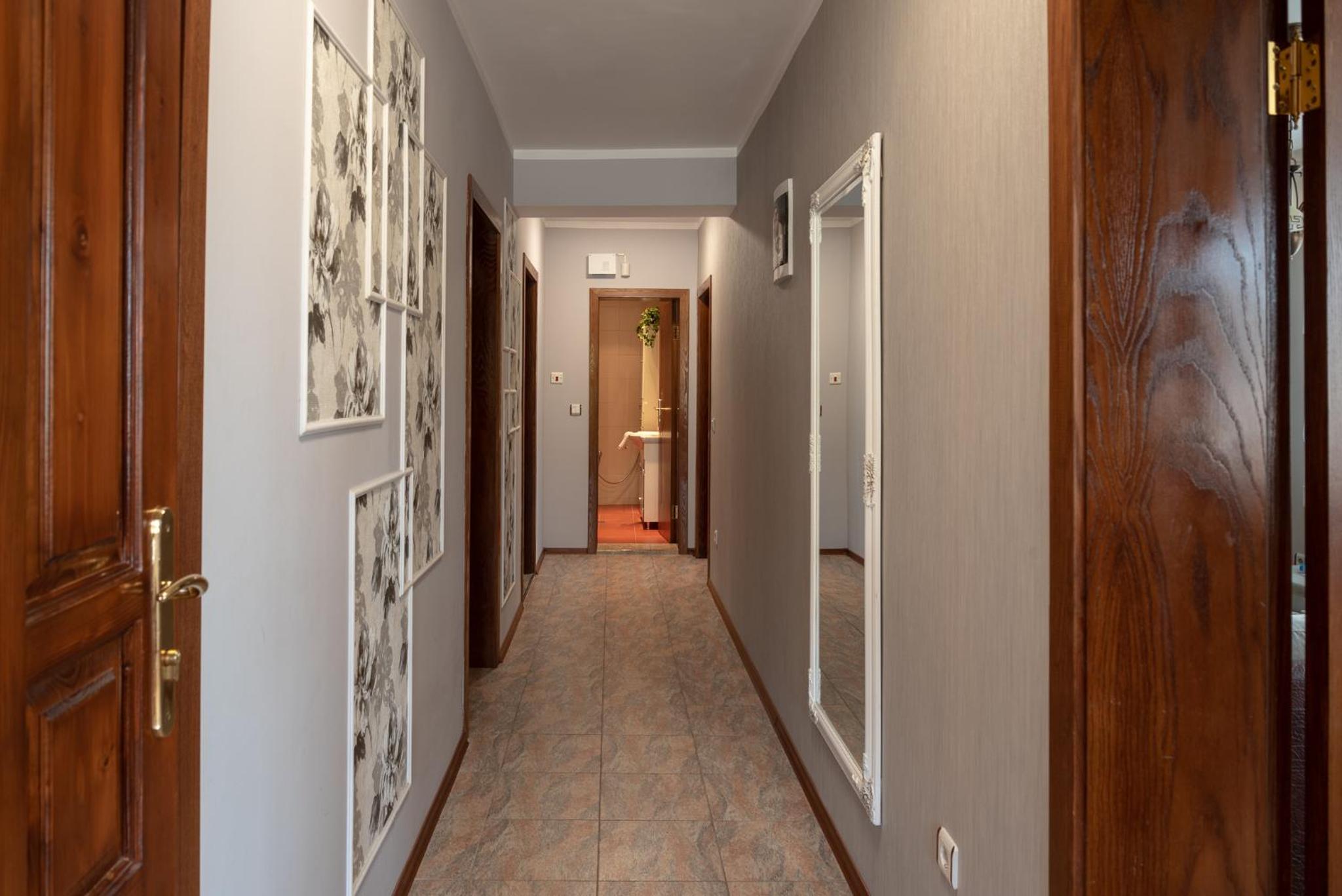 Three-Bedroom Apartment - Photo 9