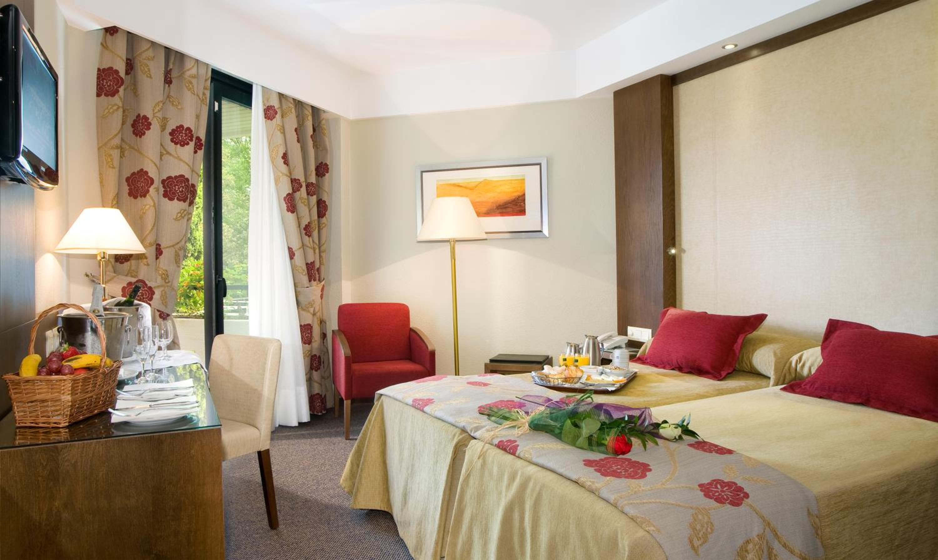 Twin Room (2 Adults) - Photo 2