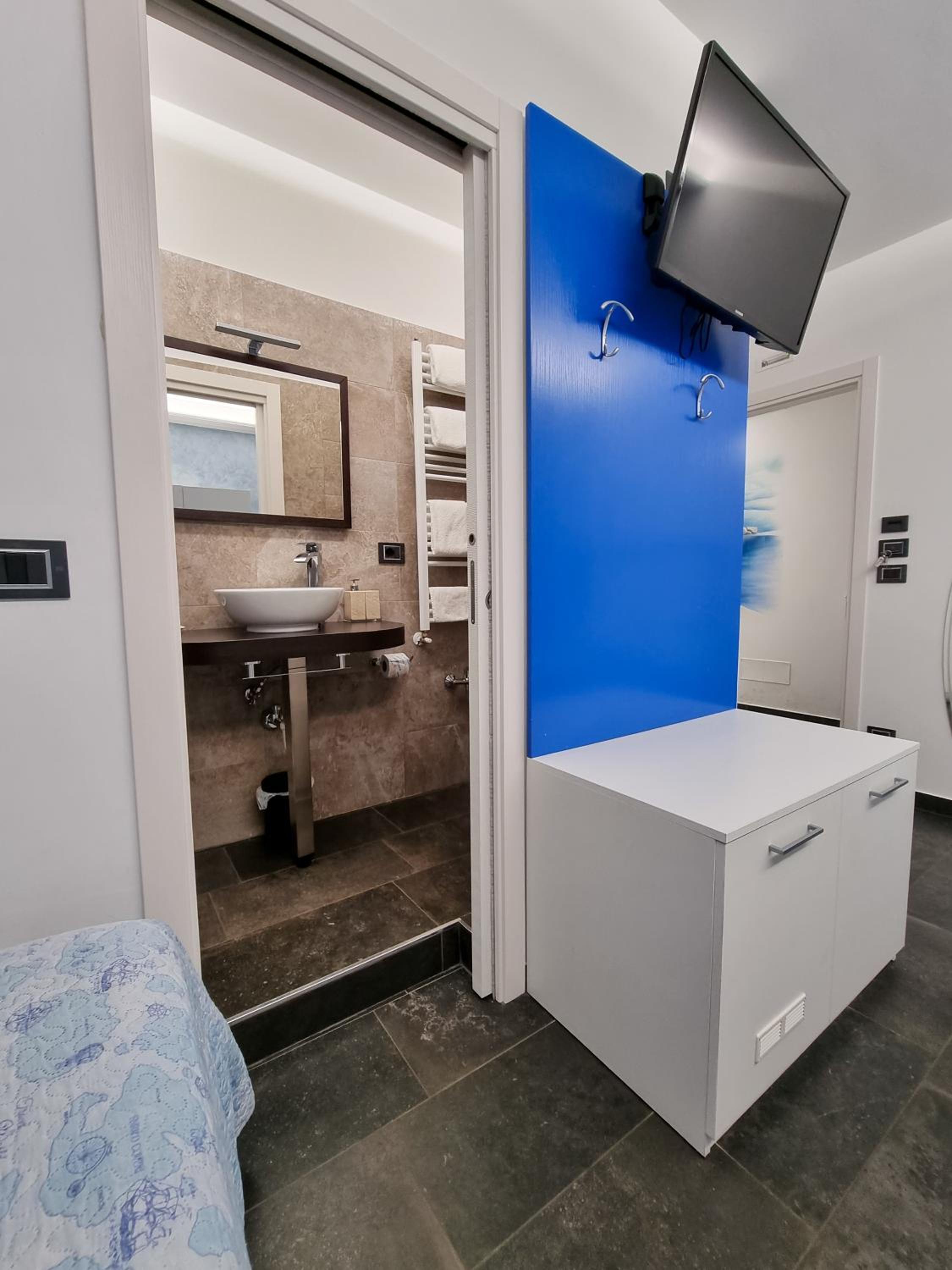 Twin Room With Bathroom photo 2