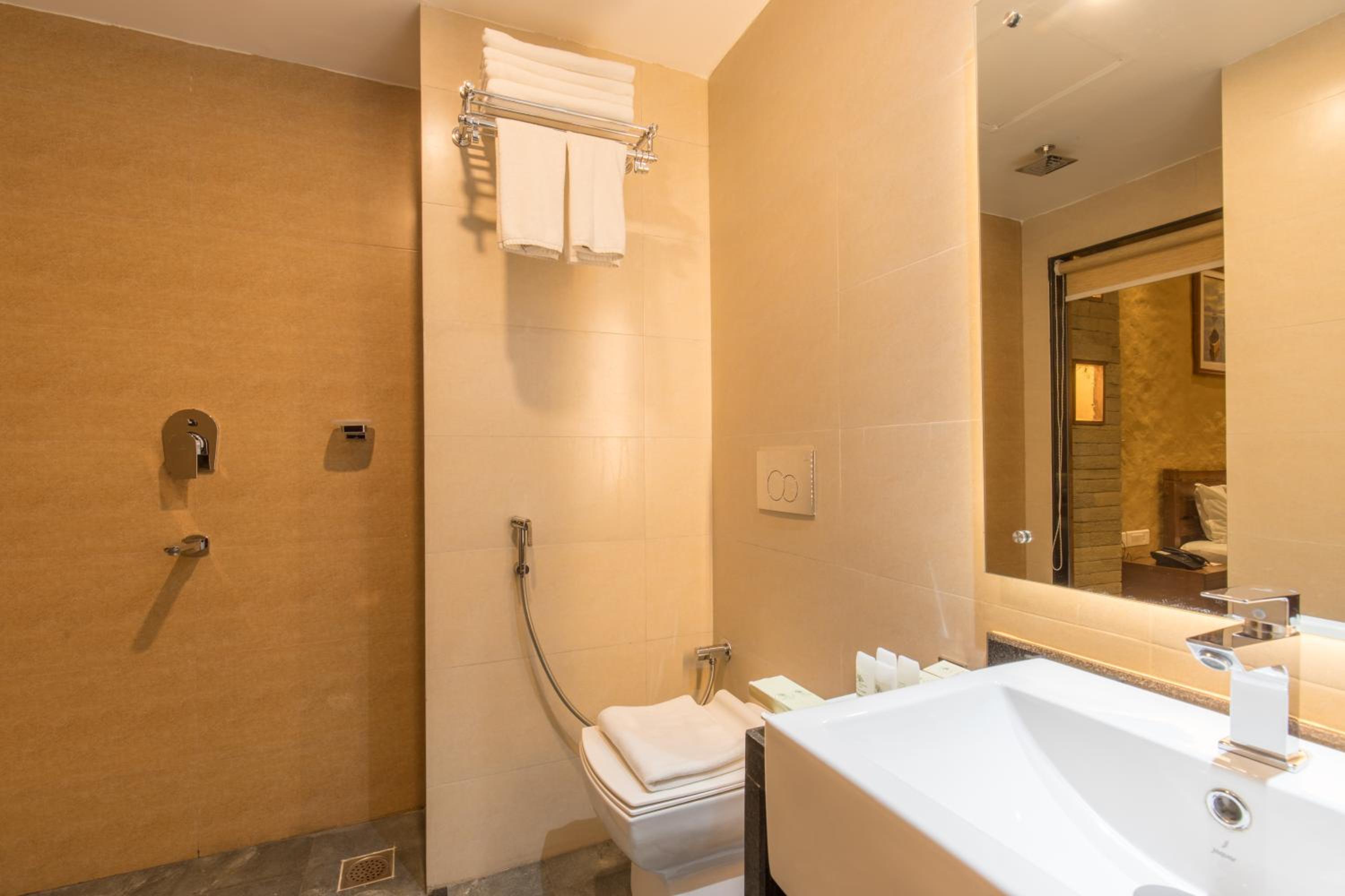 Superior Family Room with Free Airport Transfers - Photo 5