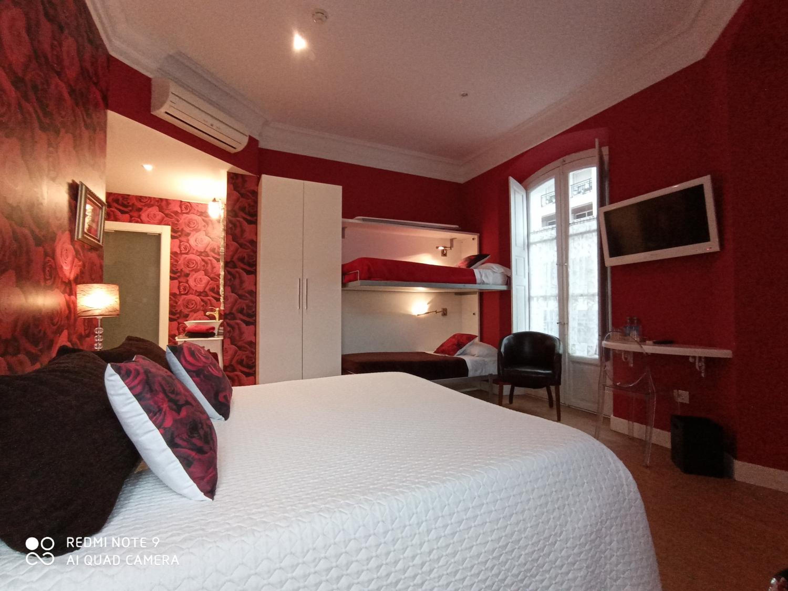 Quadruple Room (2 Adults + 2 Children) photo 3