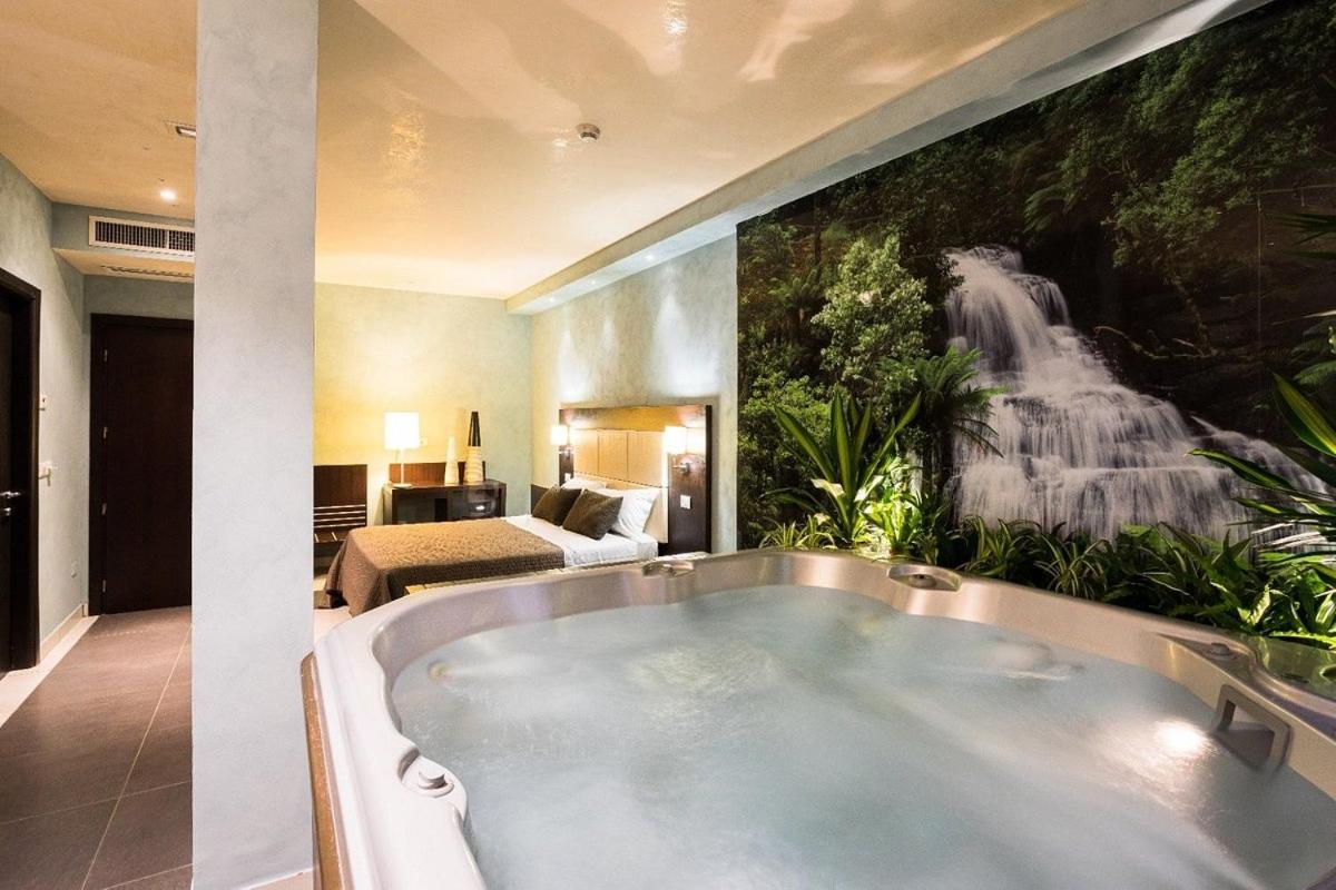 Suite with Hot Tub