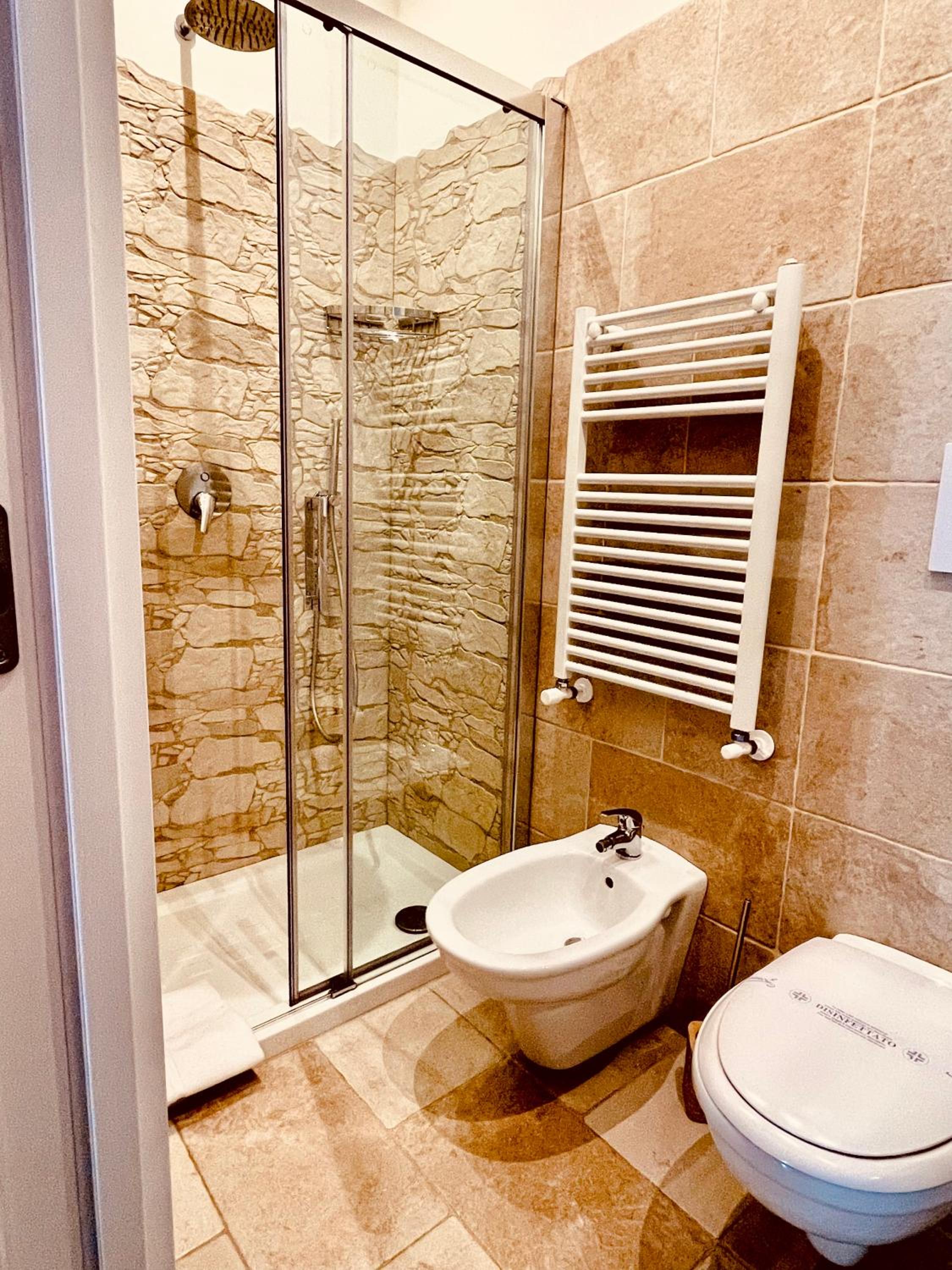 Deluxe Double Room - Photo 17