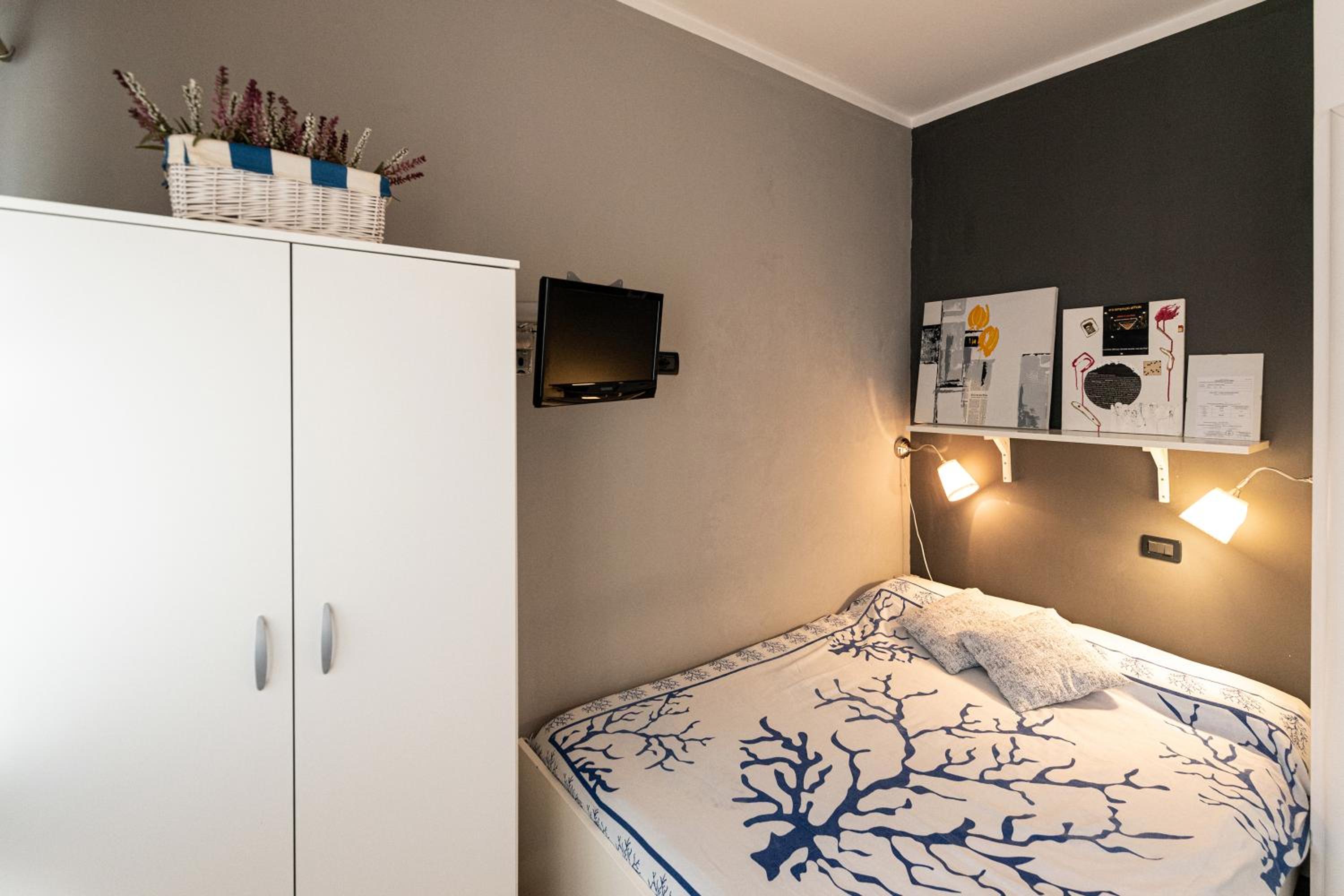 Double Room - Photo 10