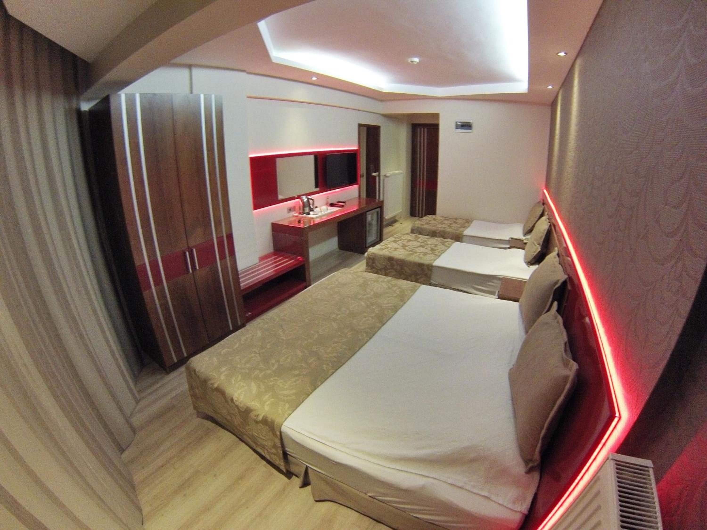 Deluxe Family Room