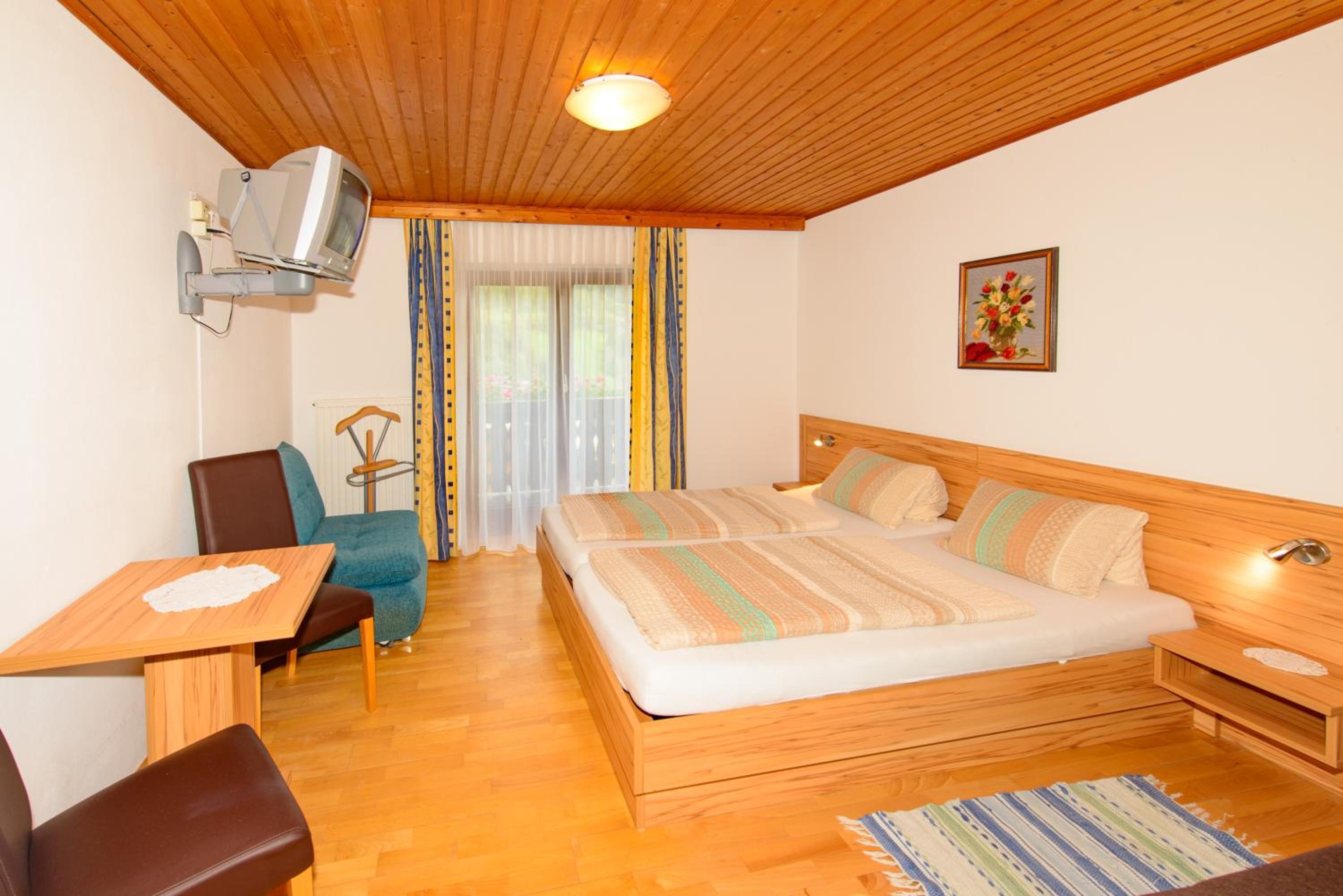 Quadruple Room with Private Bathroom