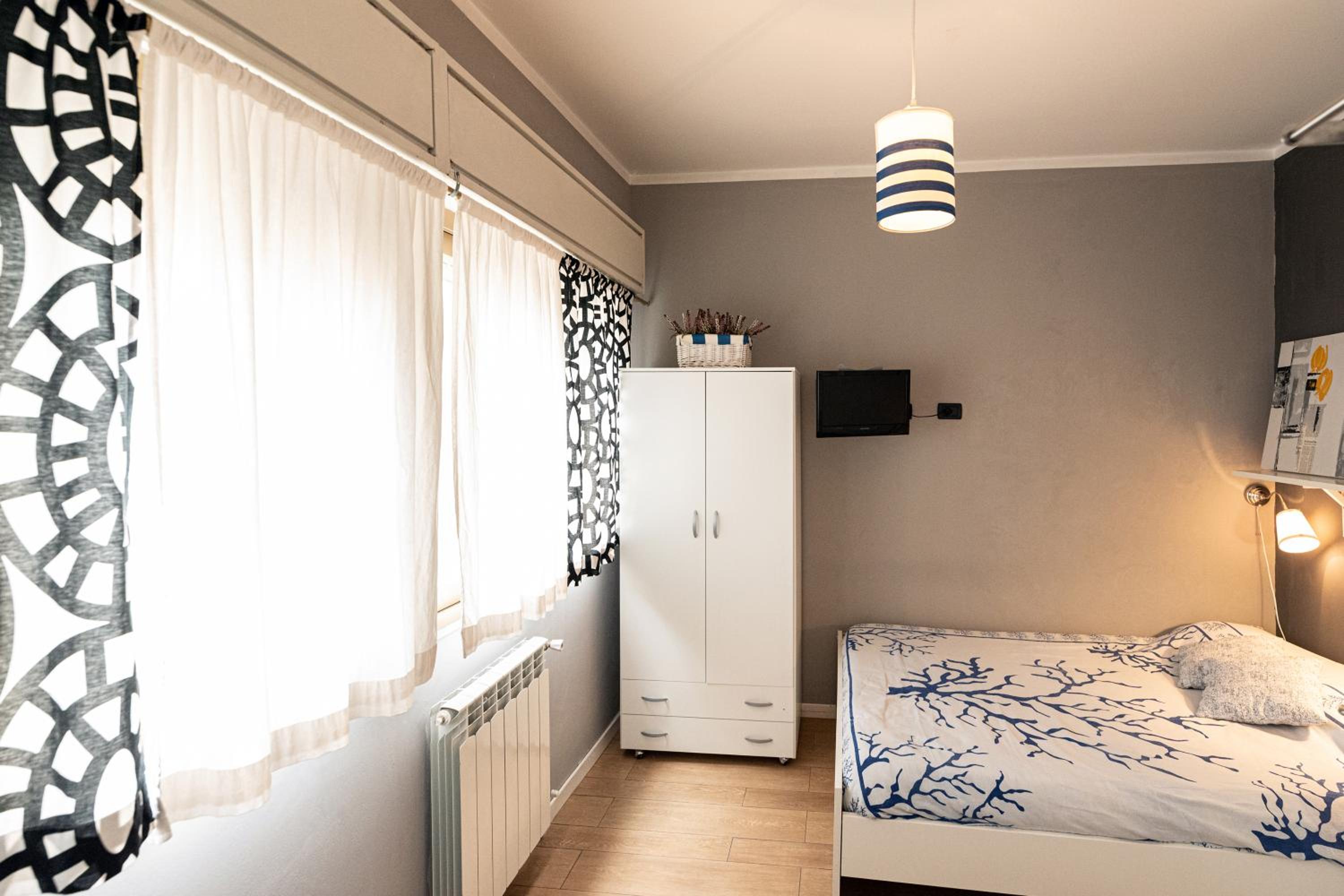 Double Room - Photo 11