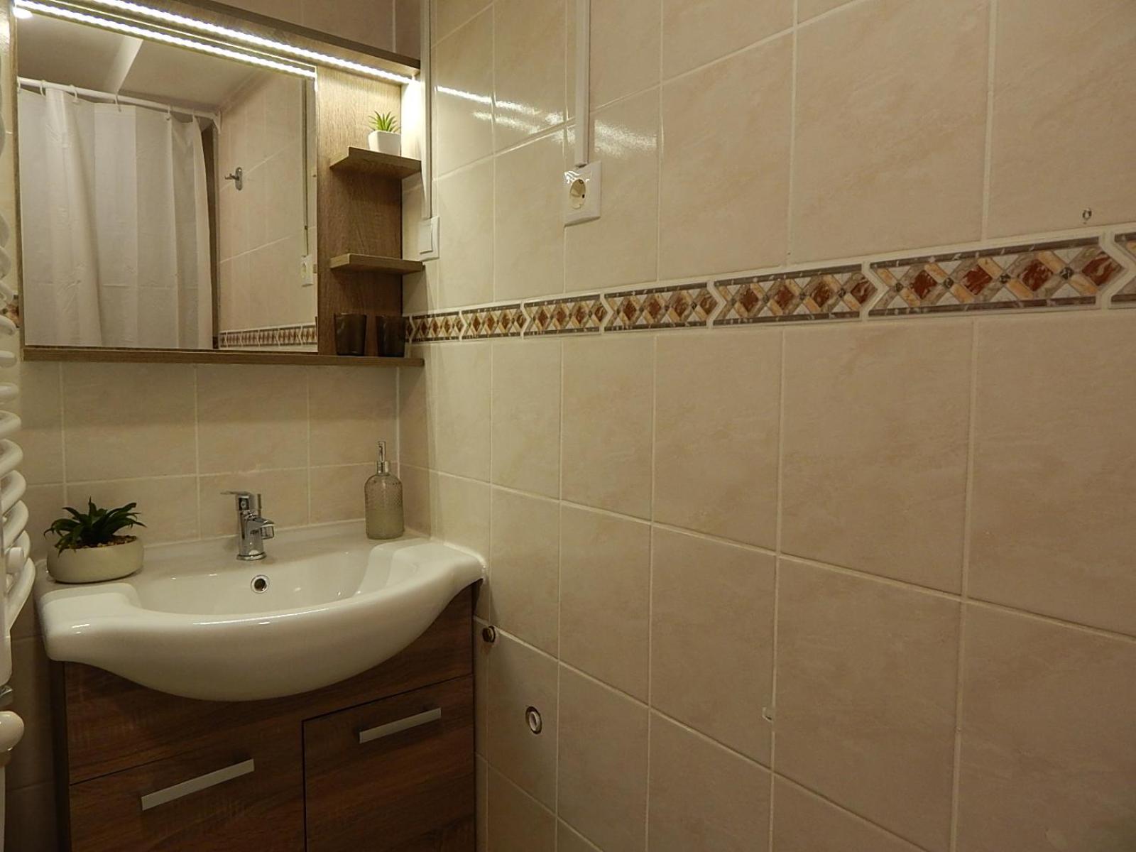 One-Bedroom Apartment - Photo 8