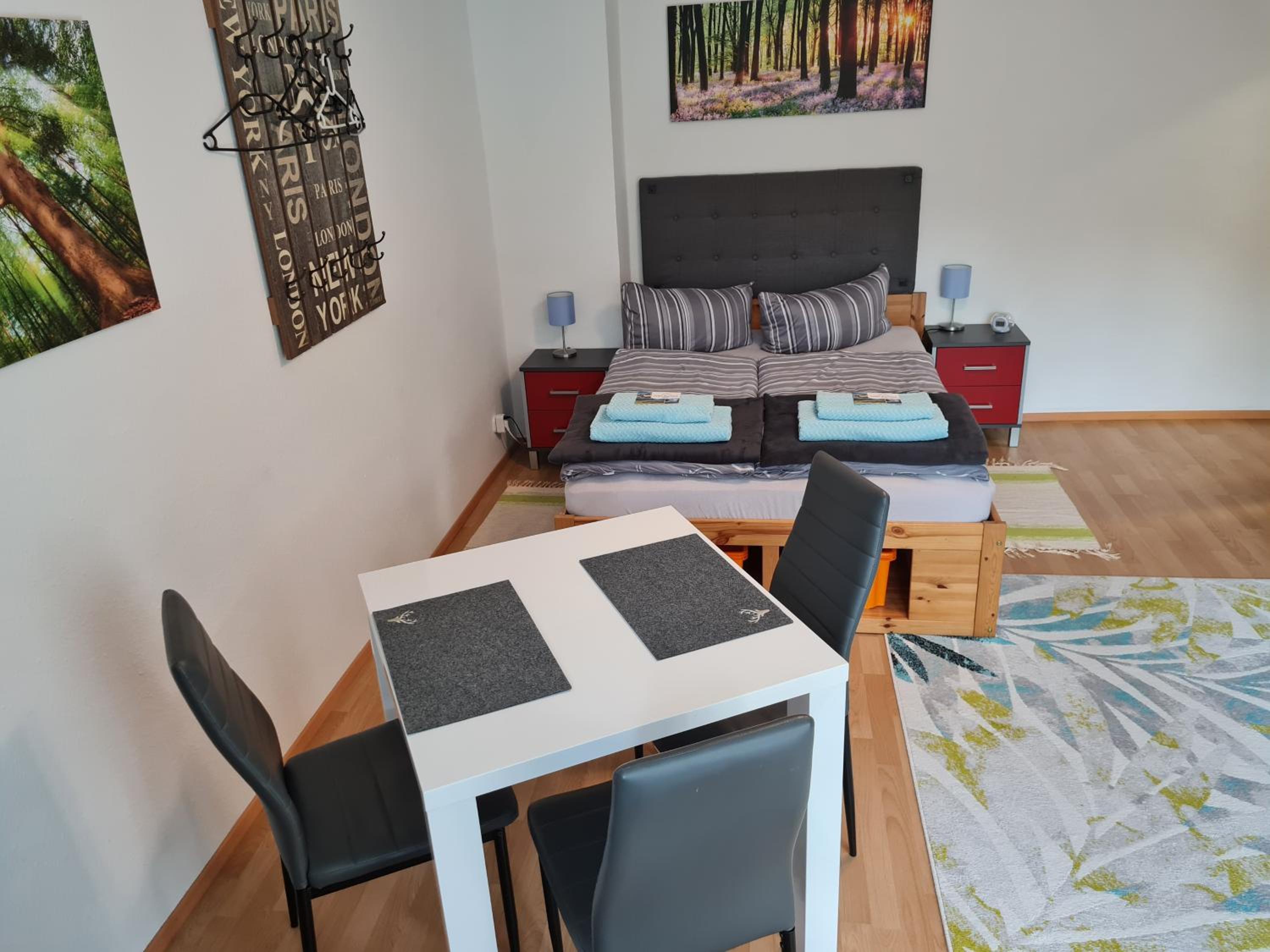 One-Bedroom Apartment photo 1
