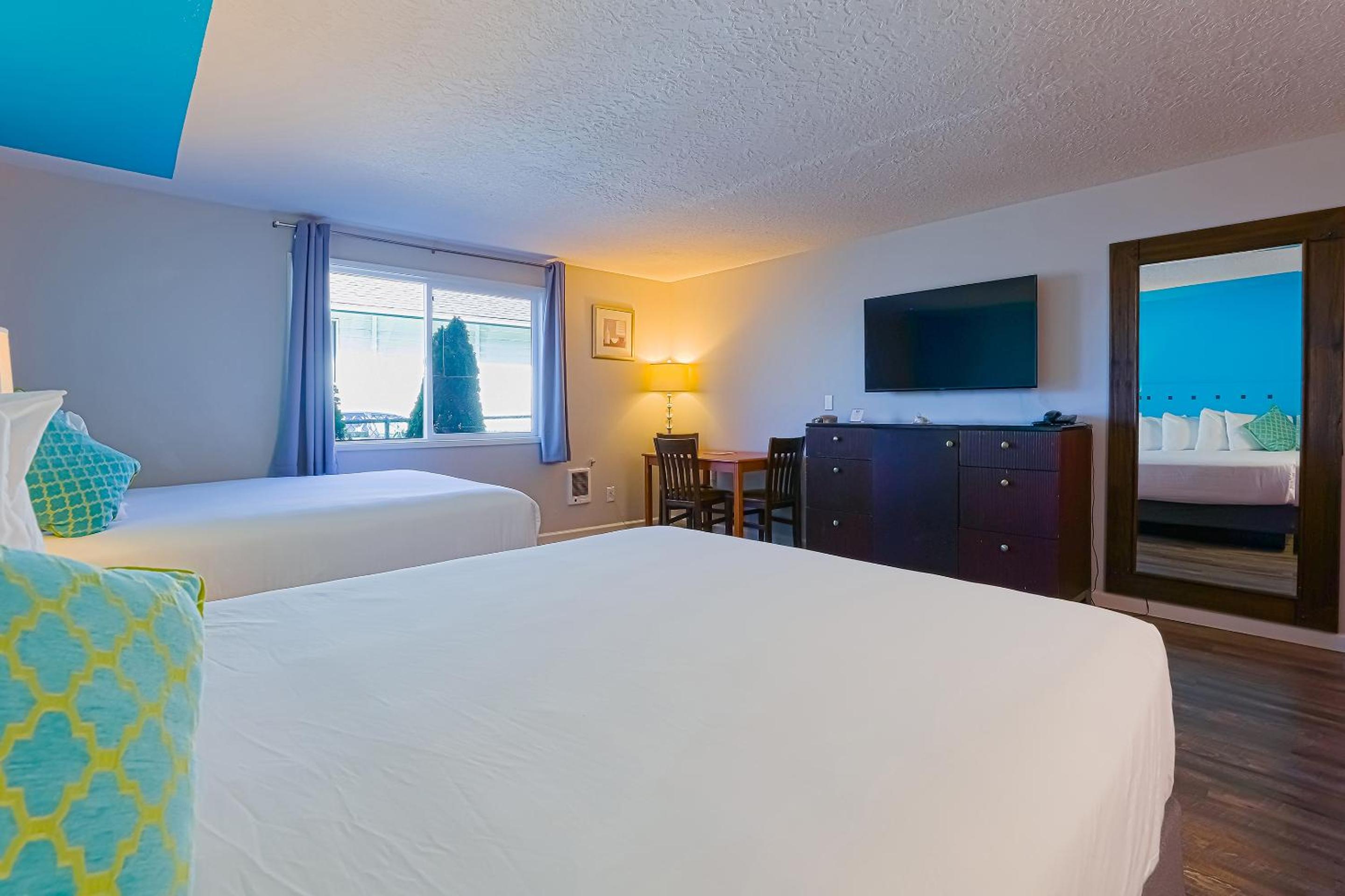 Premium 2 Queen Bed with Kitchenette photo 3