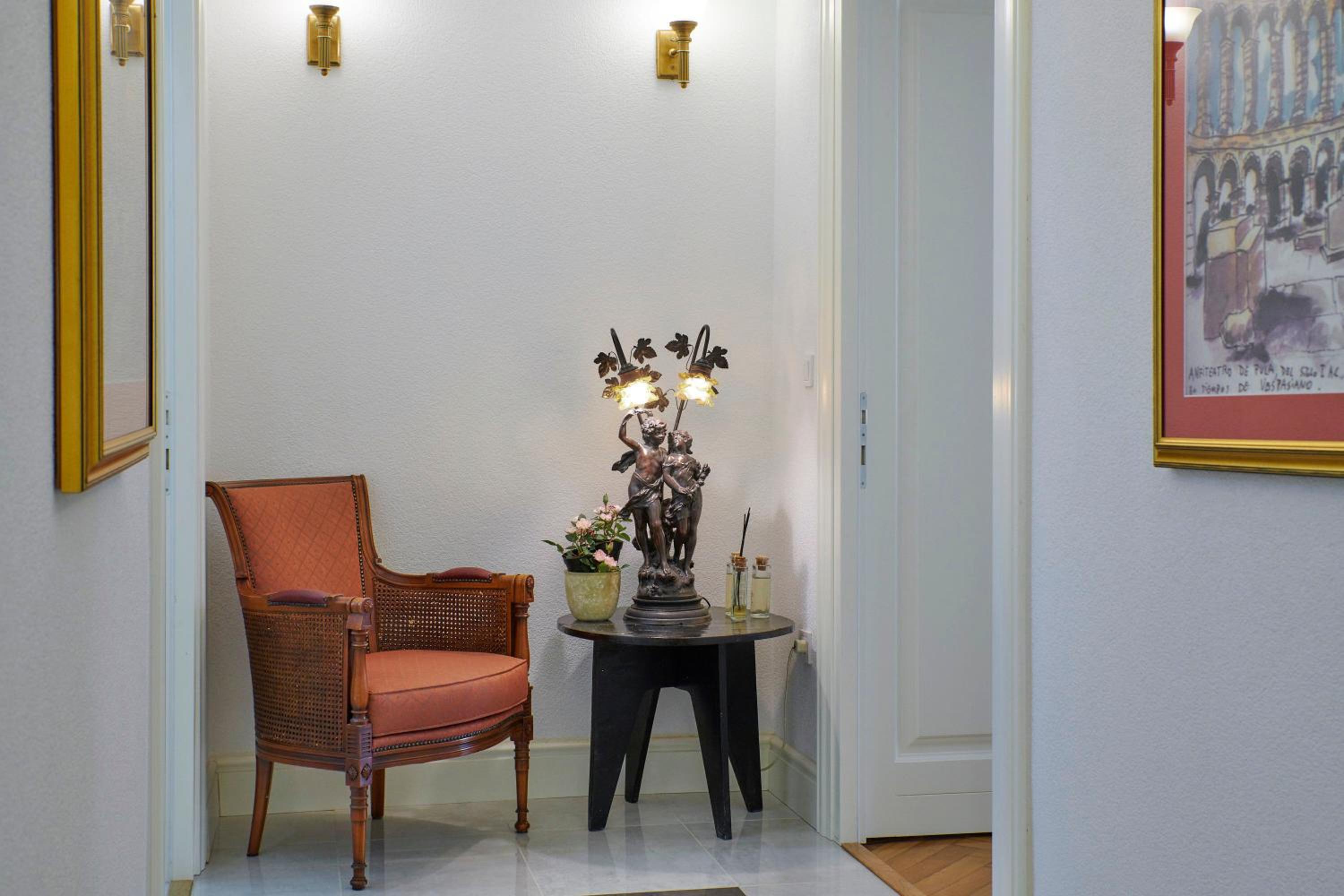 Double Room with Balcony - Photo 4