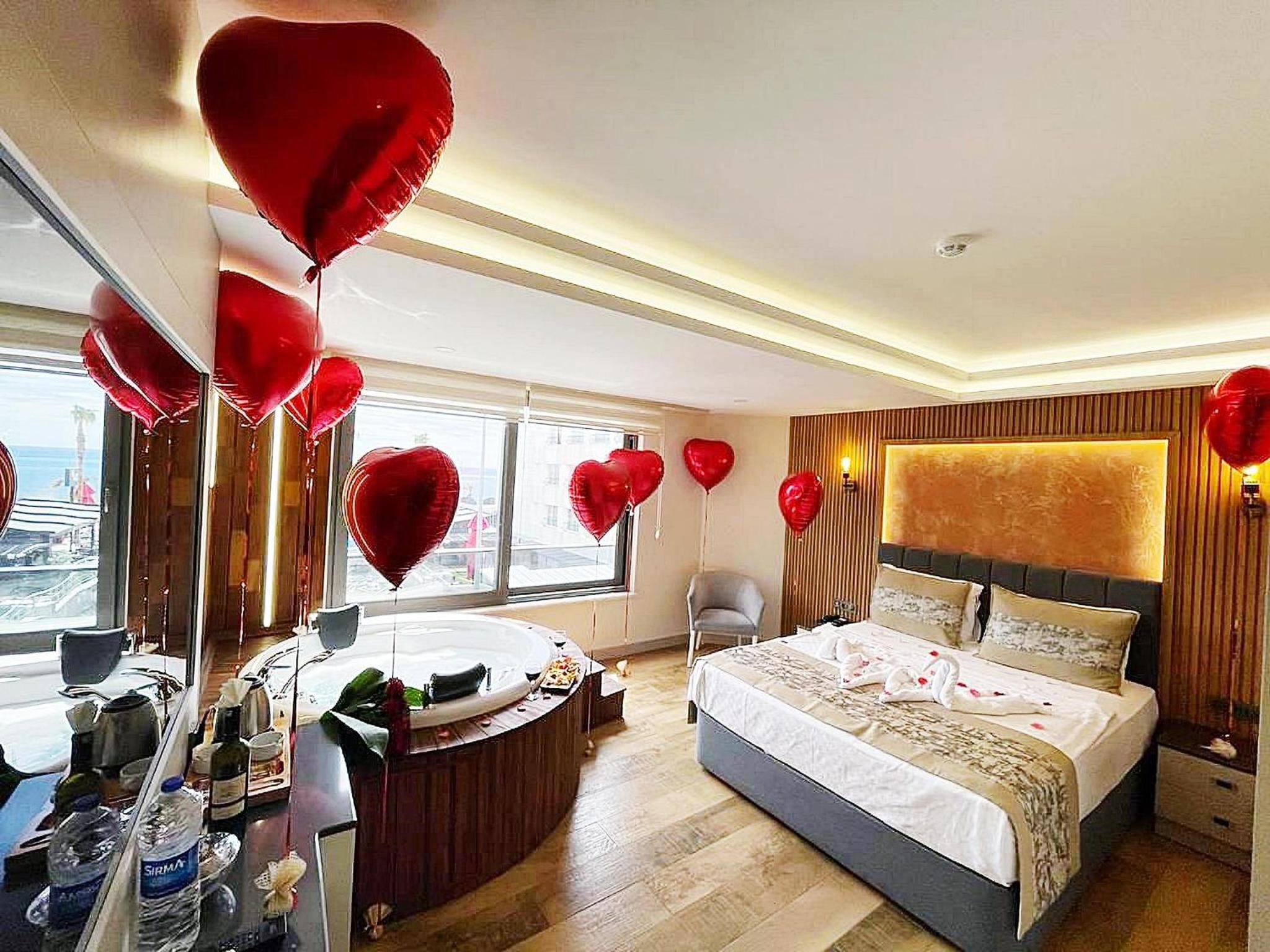 Deluxe Suite with Sea View