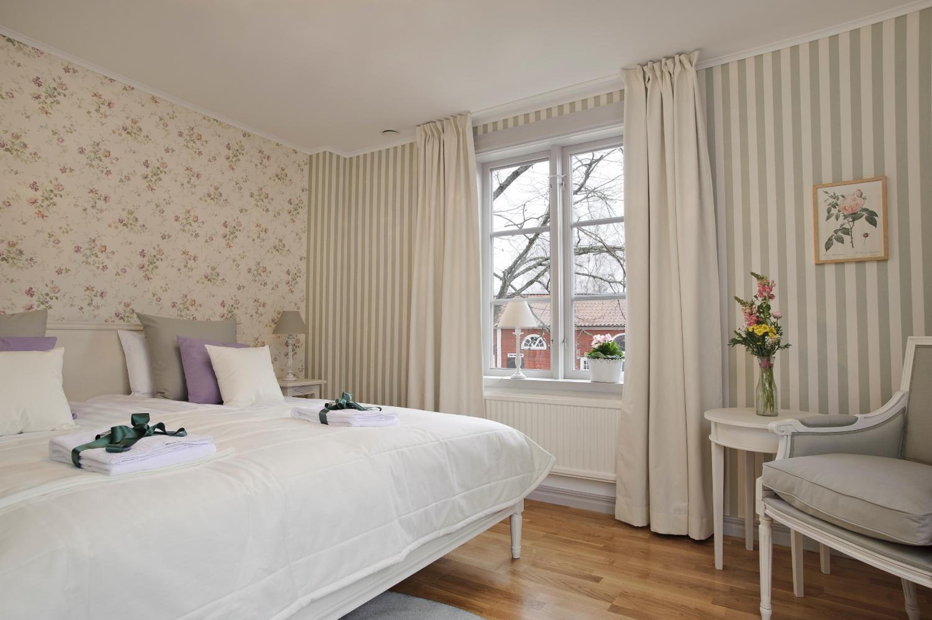 Double Room with Shared Bathroom photo 1