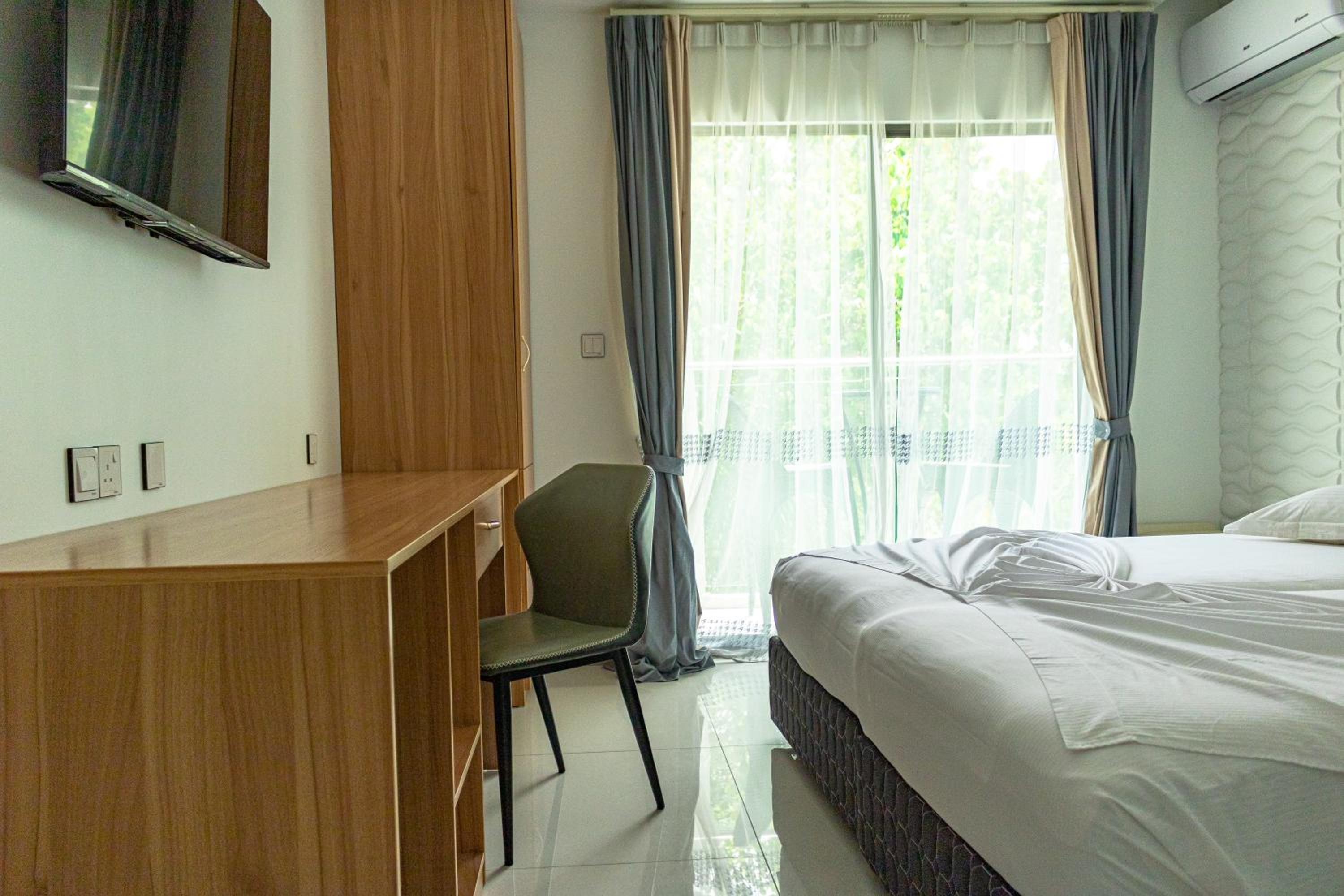 Deluxe Double Room with Balcony and Sea View - Photo 2