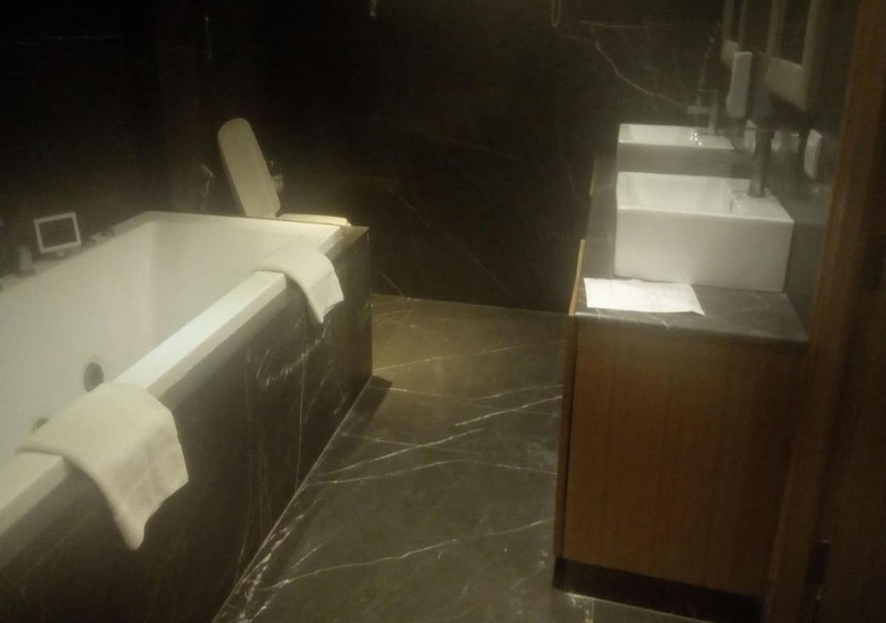 Suite with Terrace - Photo 8
