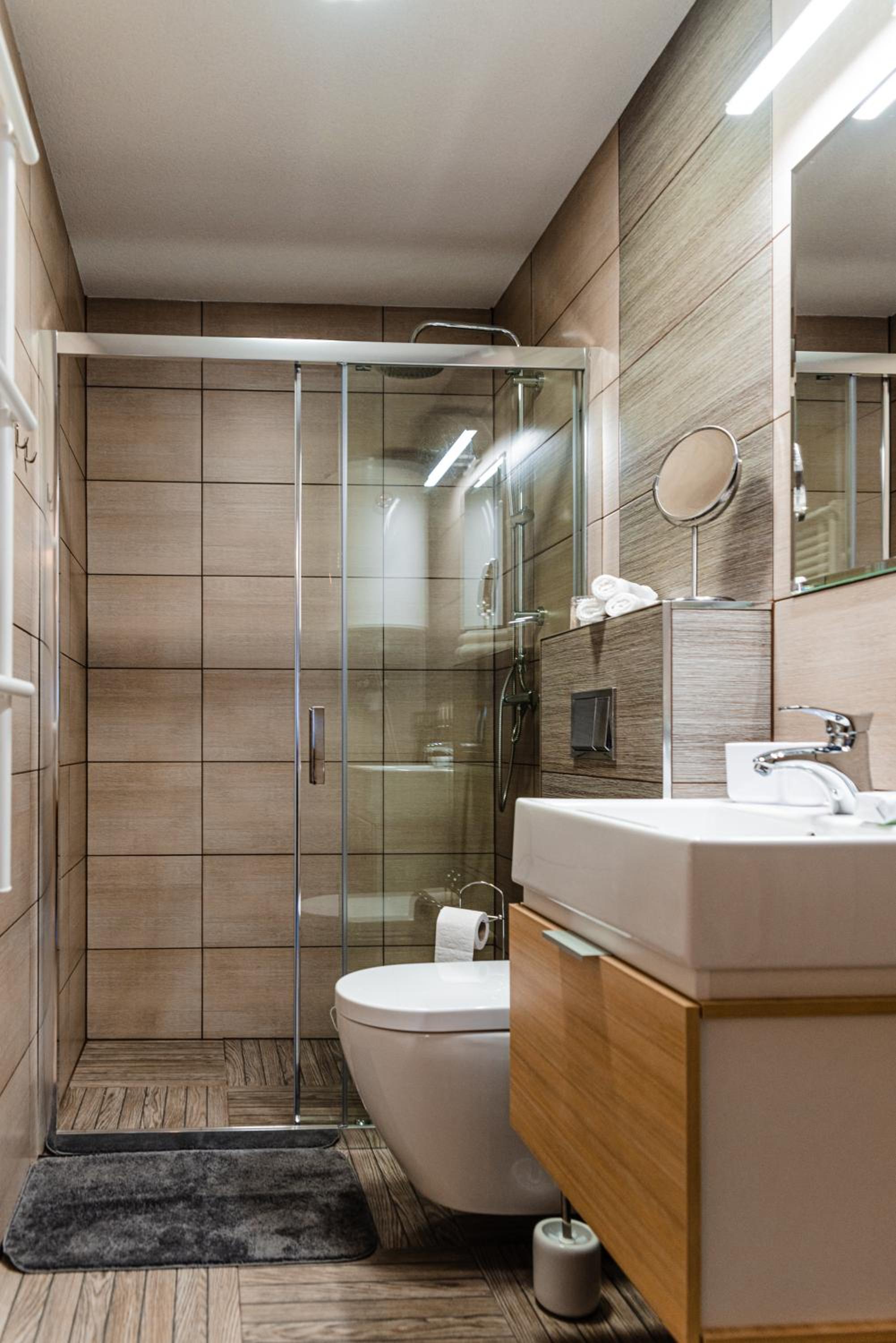 Apartment - Split Level - Photo 2