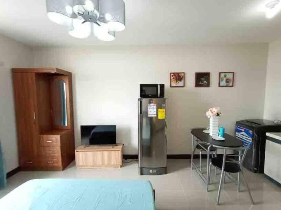 One-Bedroom Apartment - Photo 4