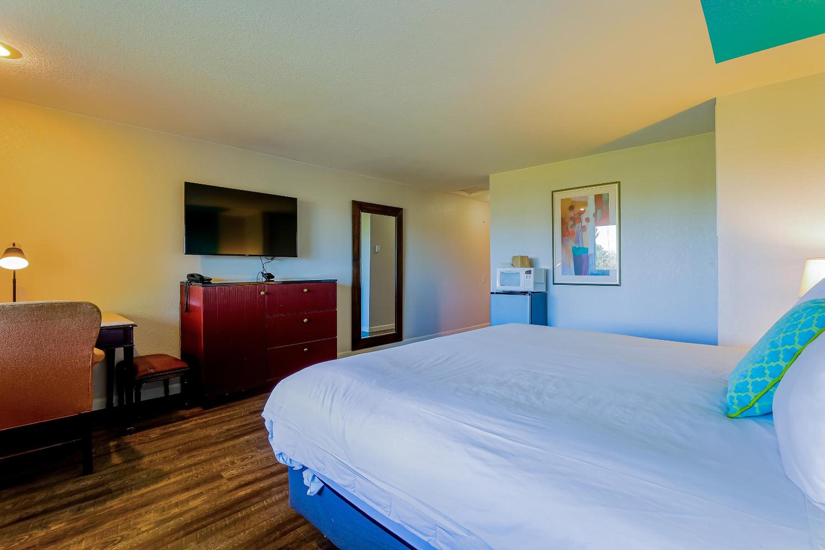 King Bed with River View photo 3