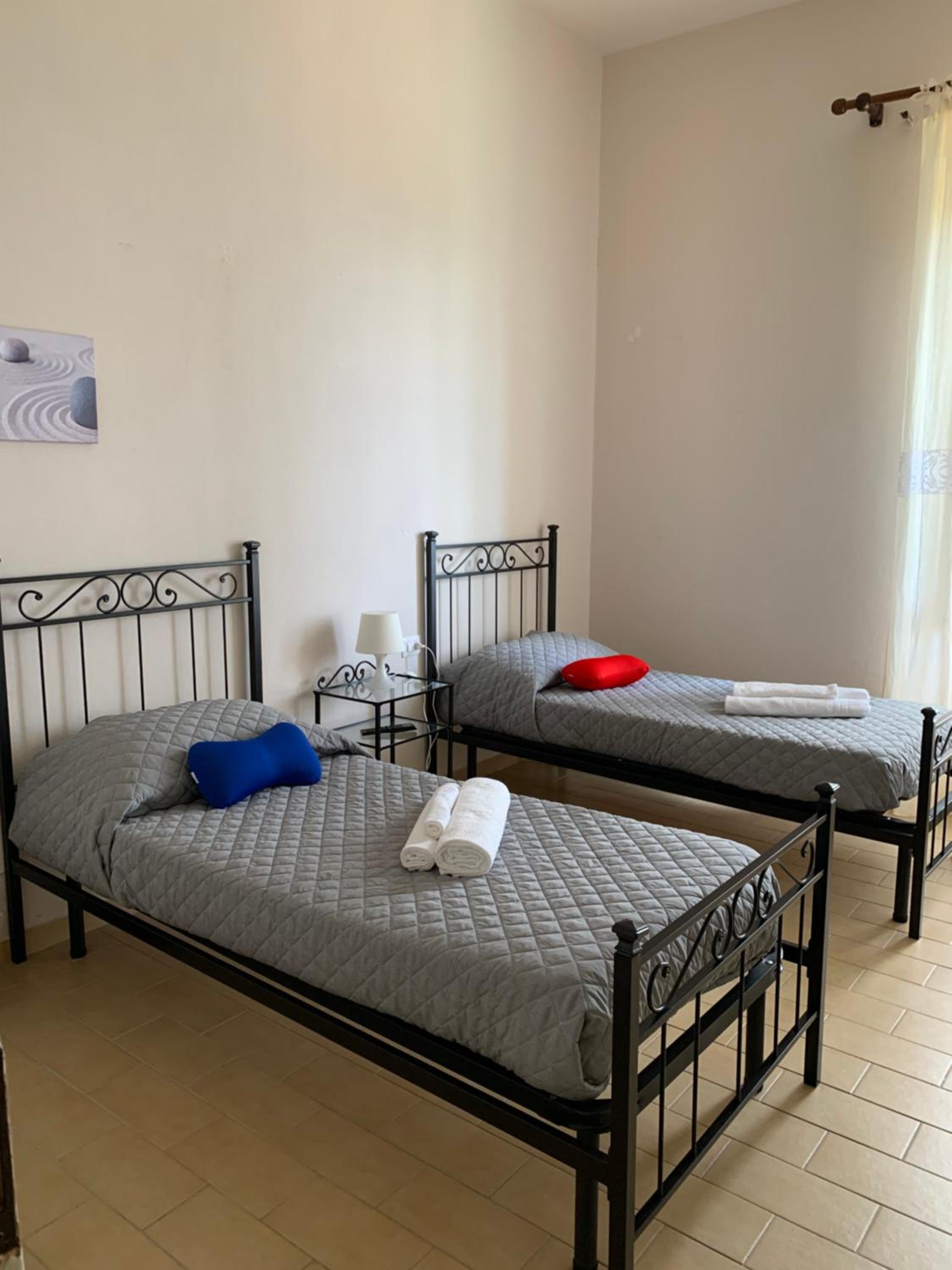 Twin Room with Private Bathroom - Photo 4