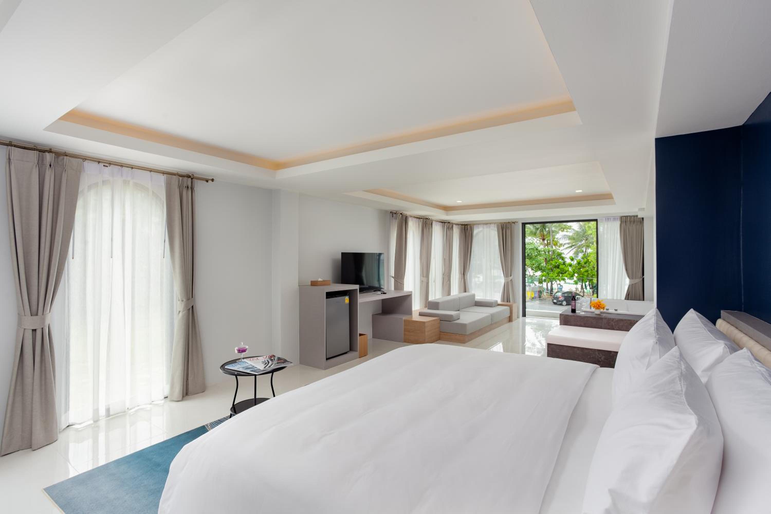 Oceanfront Suite - Photo 9