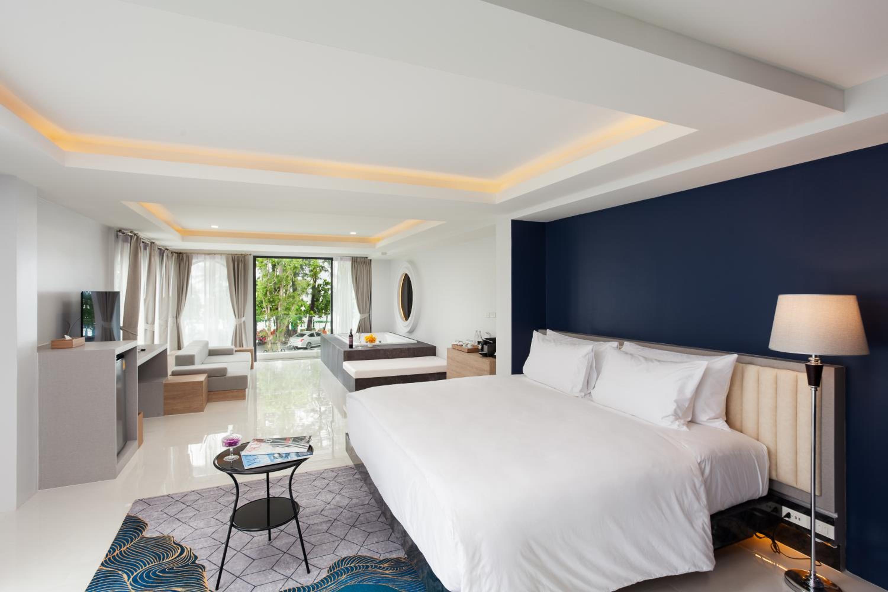 Oceanfront Suite - Photo 8