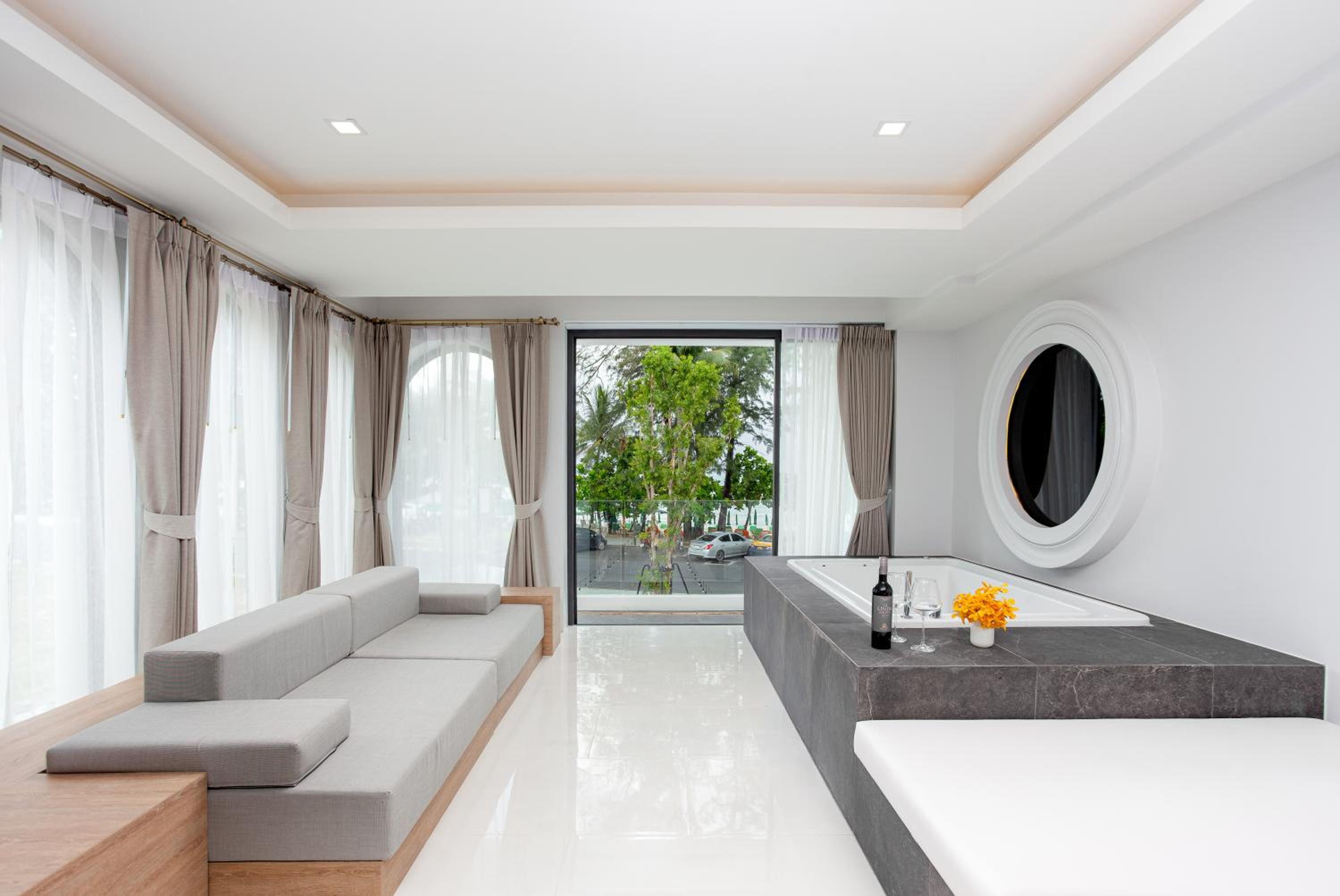 Oceanfront Suite - Photo 7