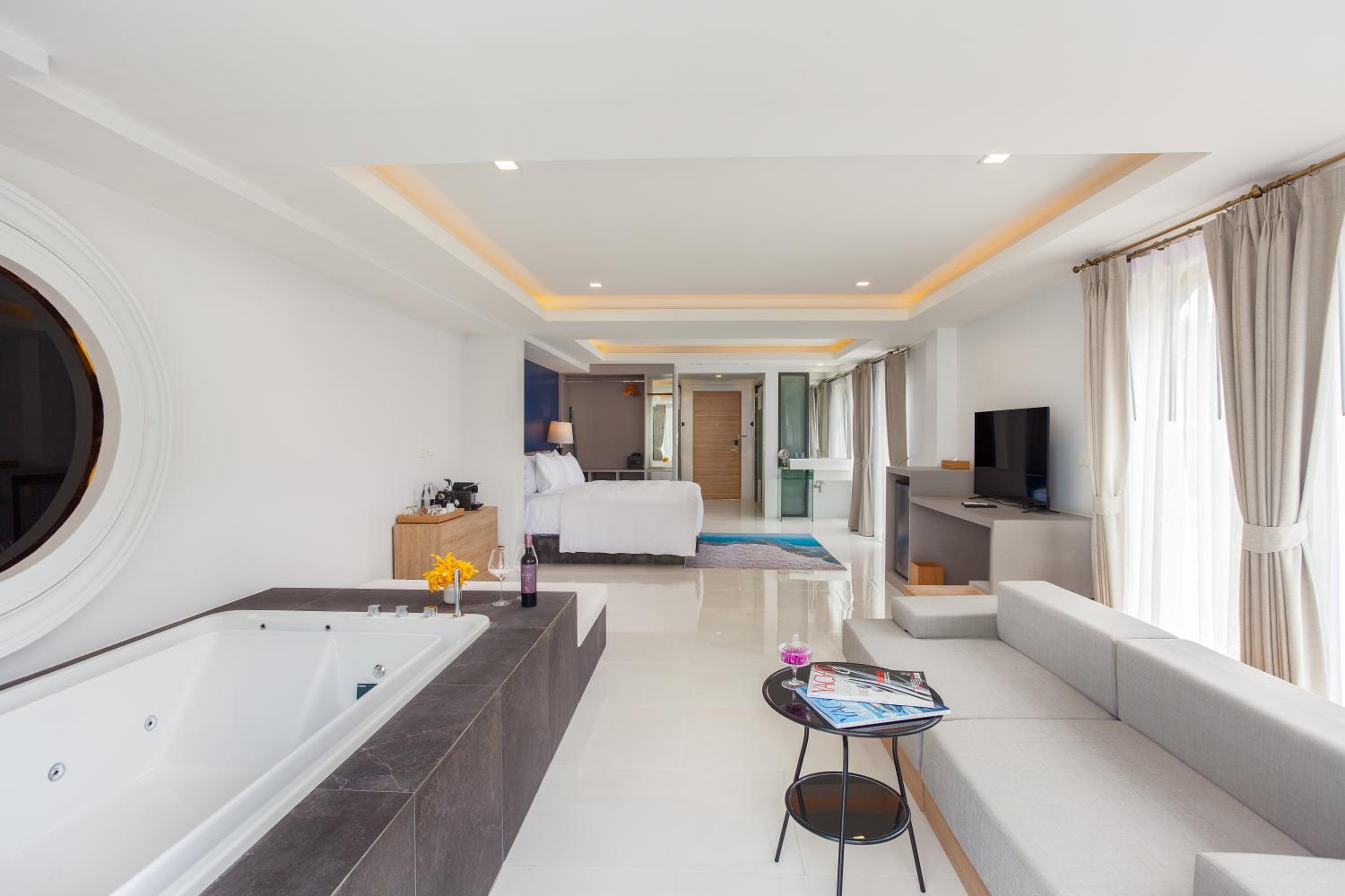 Oceanfront Suite - Photo 6