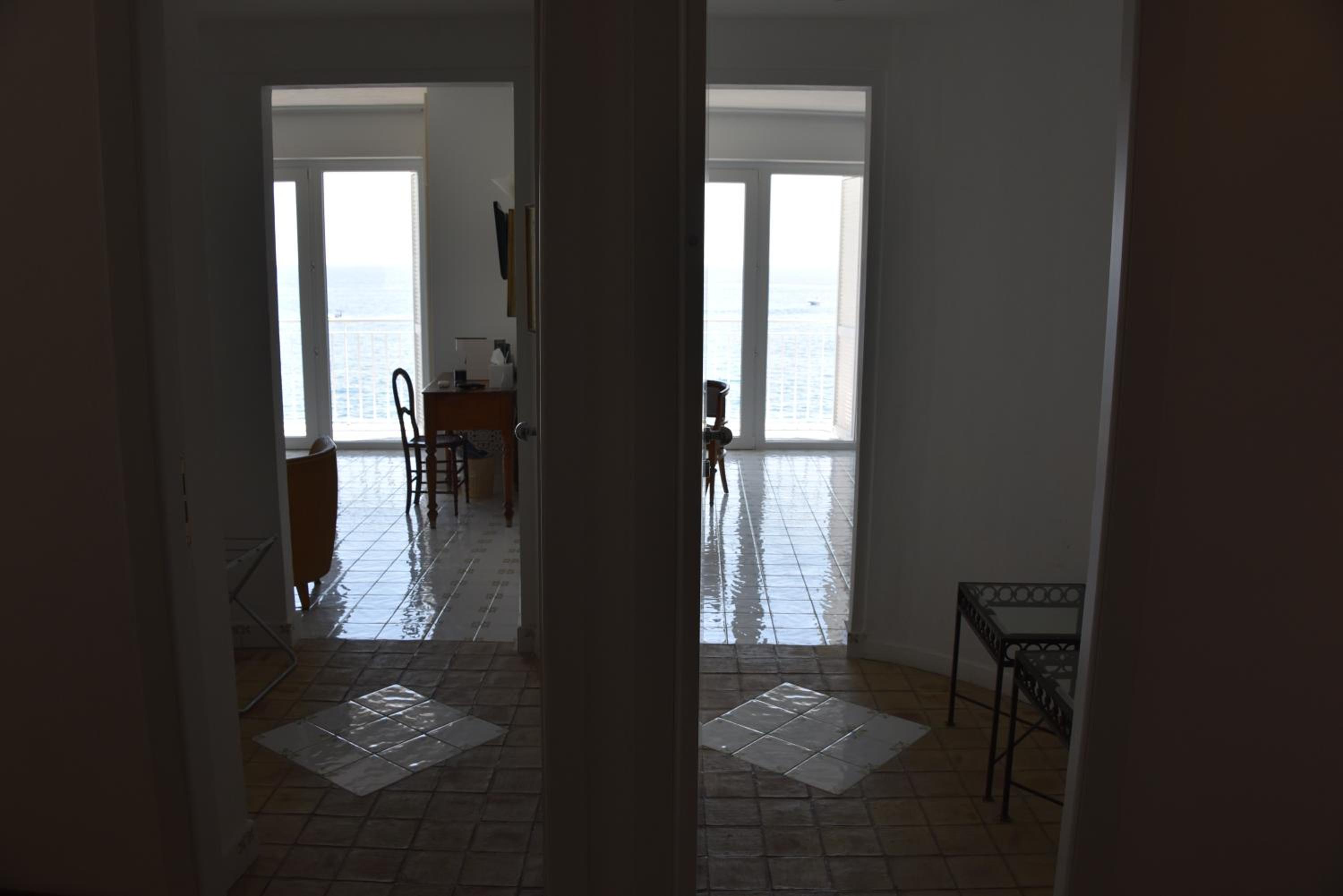 Double Room with Balcony and Sea View - Photo 19
