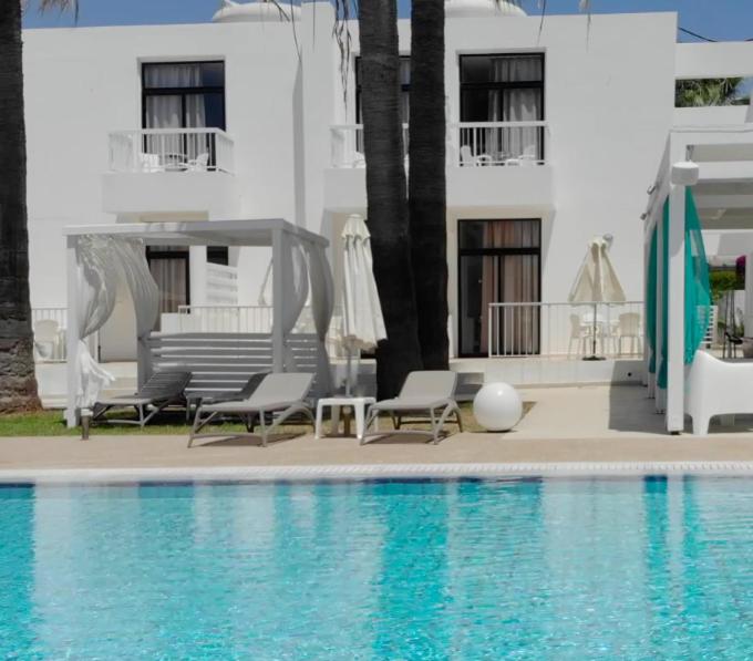 Deluxe Studio with Pool View