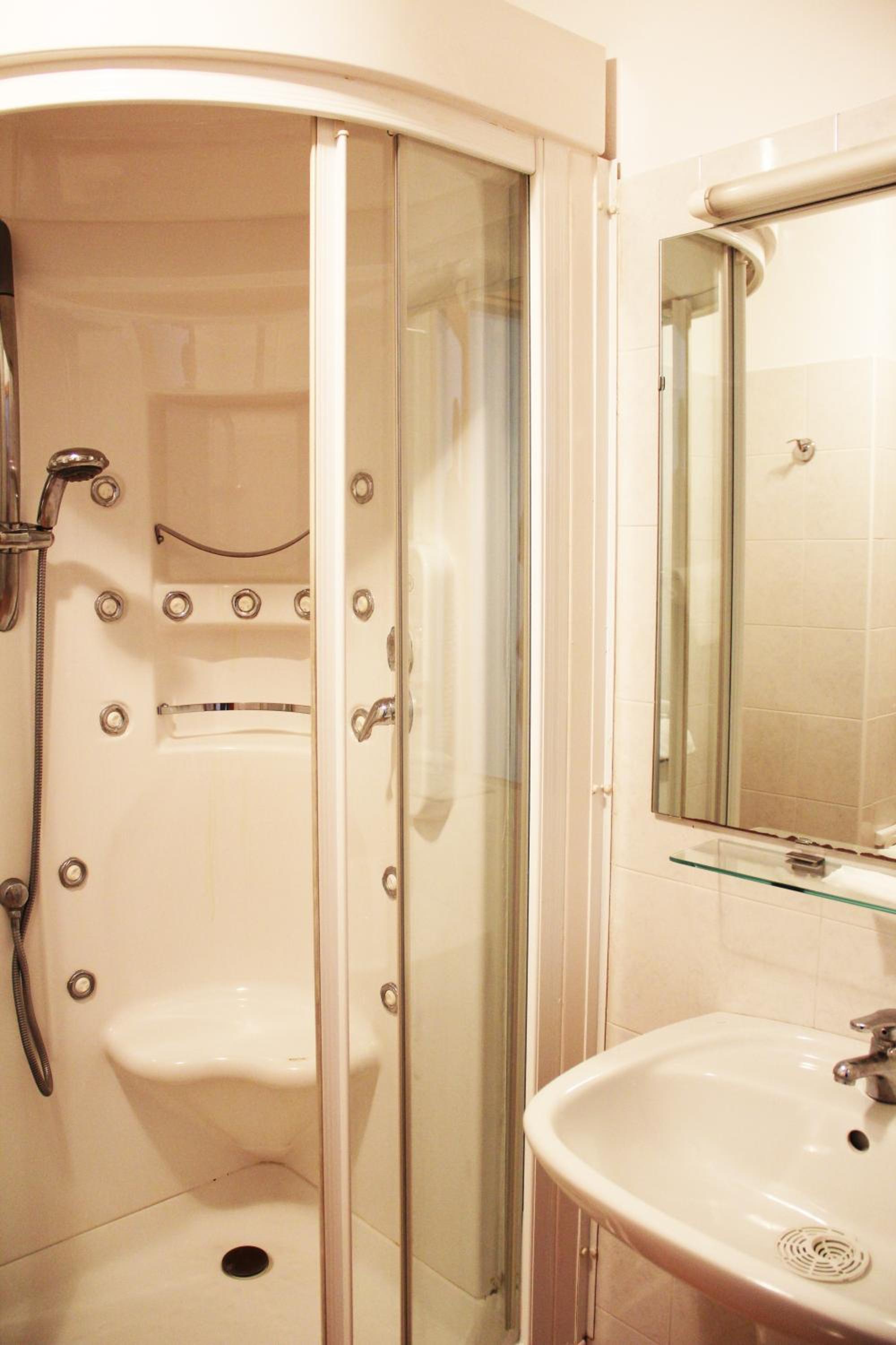 Double Room - Photo 14