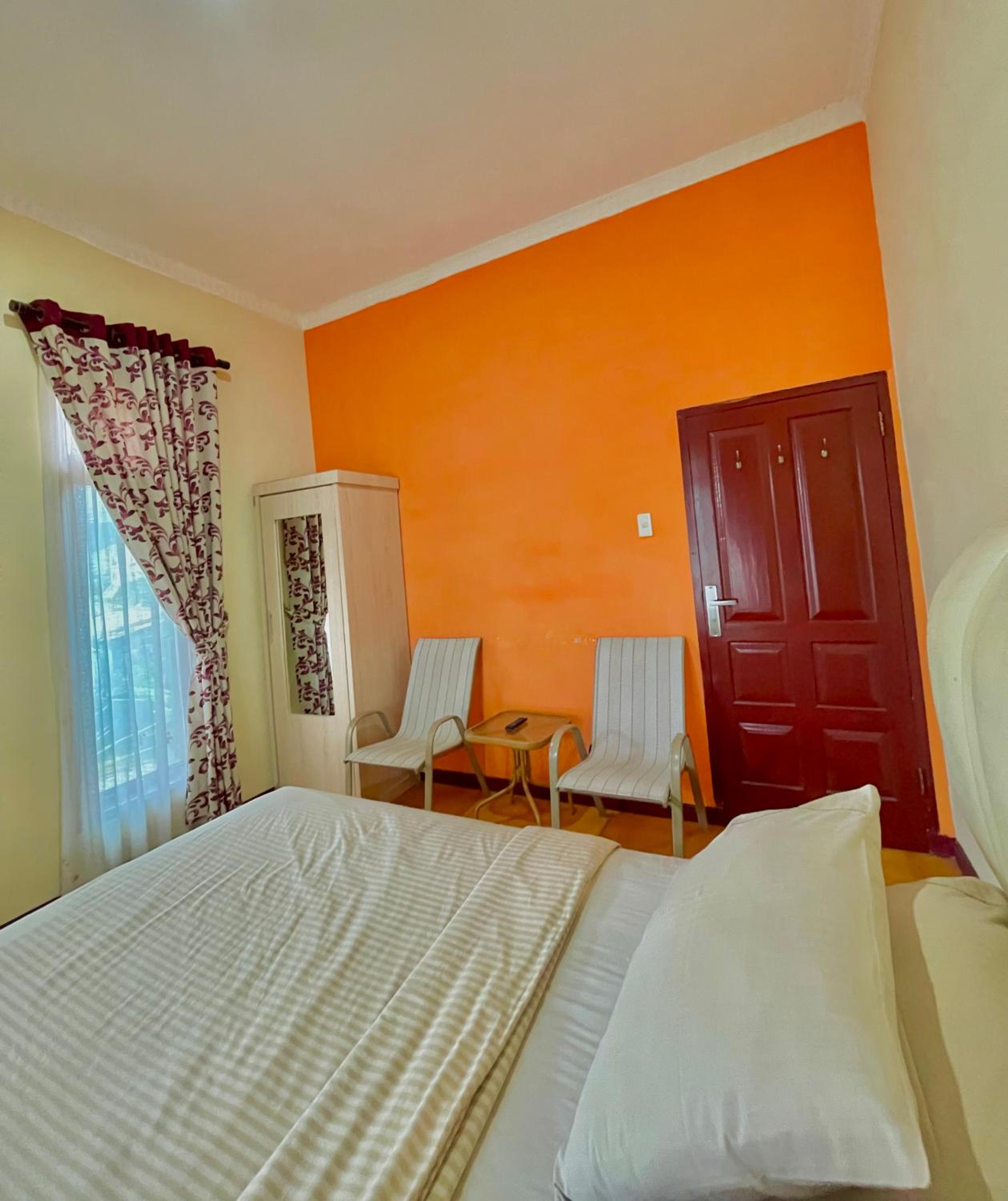 Double Room with Private Bathroom - Photo 1